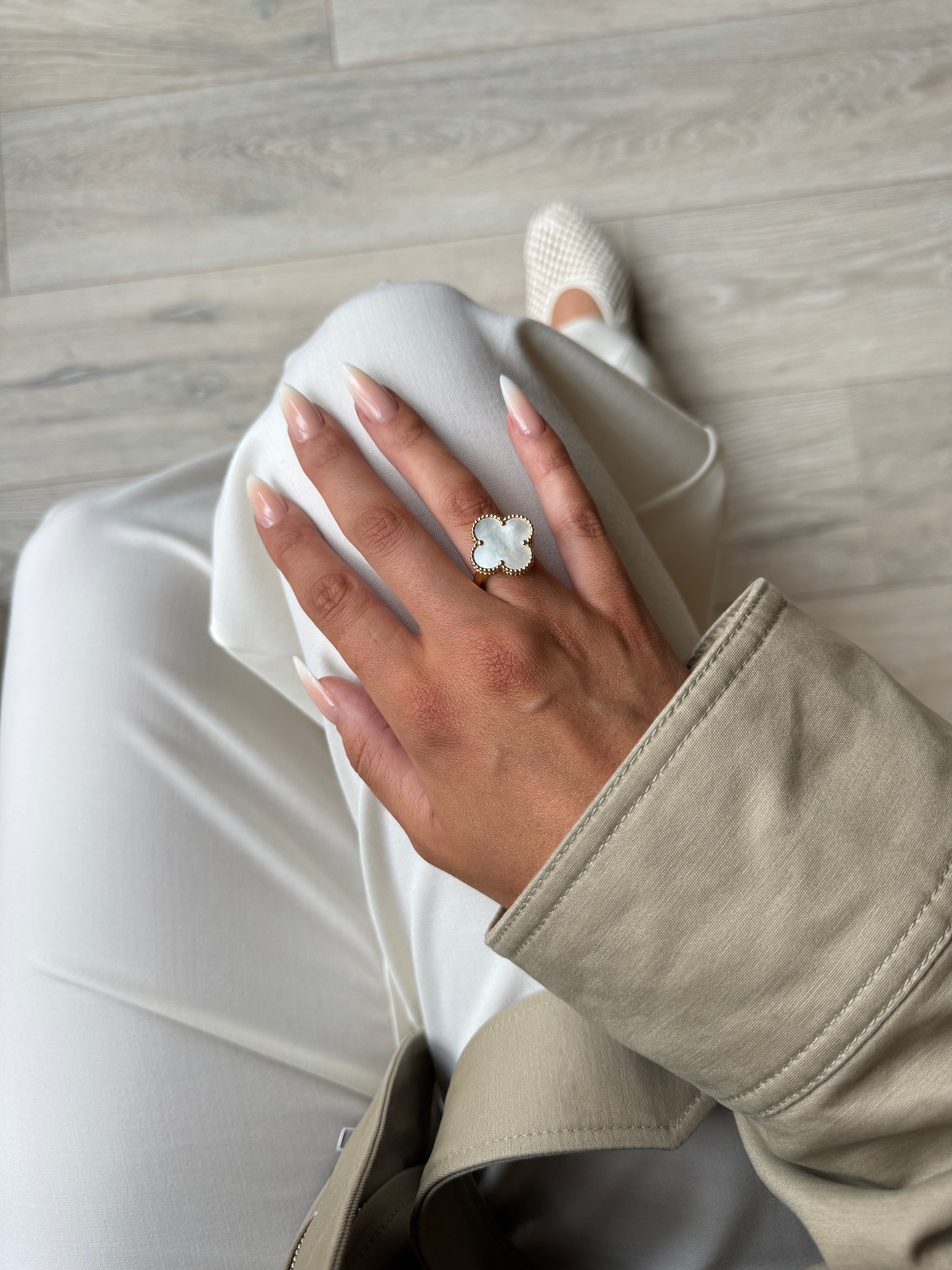 Van Cleef & Arpels Vintage Magic Alhambra Mother Of Pearl Ring