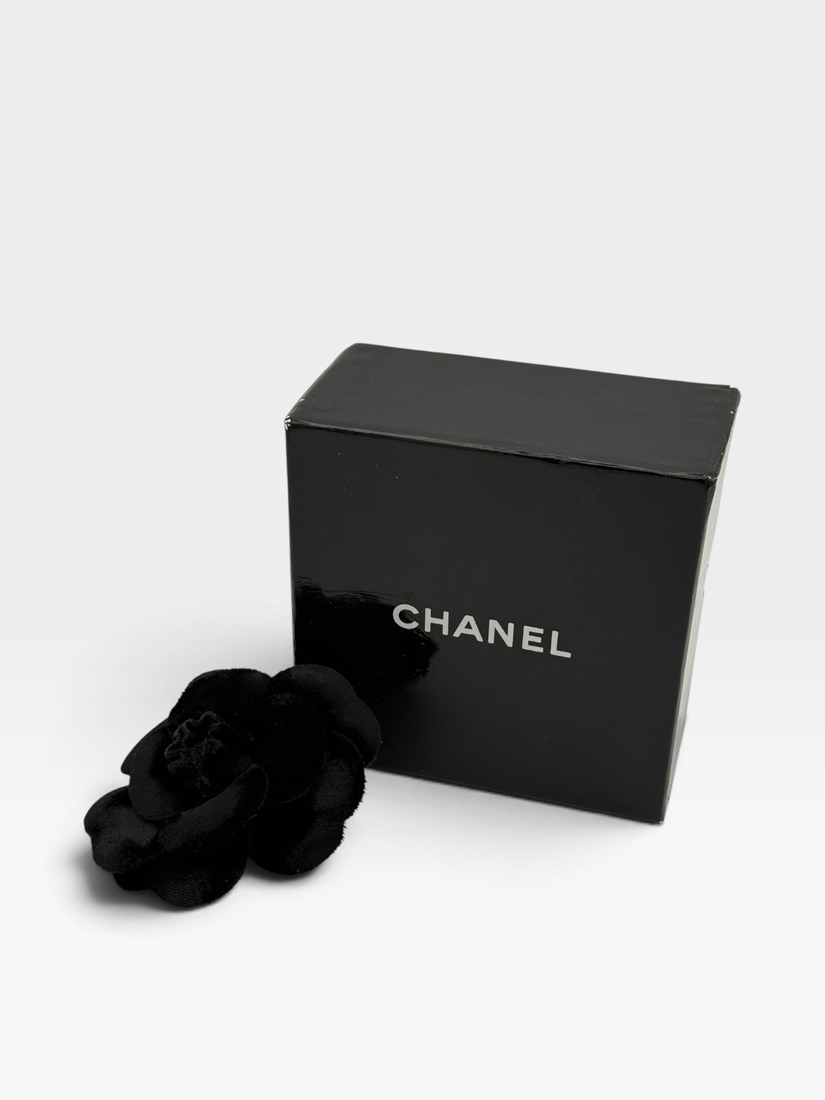 Chanel Camélia Vintage Black Velvet Brooch. 100% authentic and preloved in excellent condition