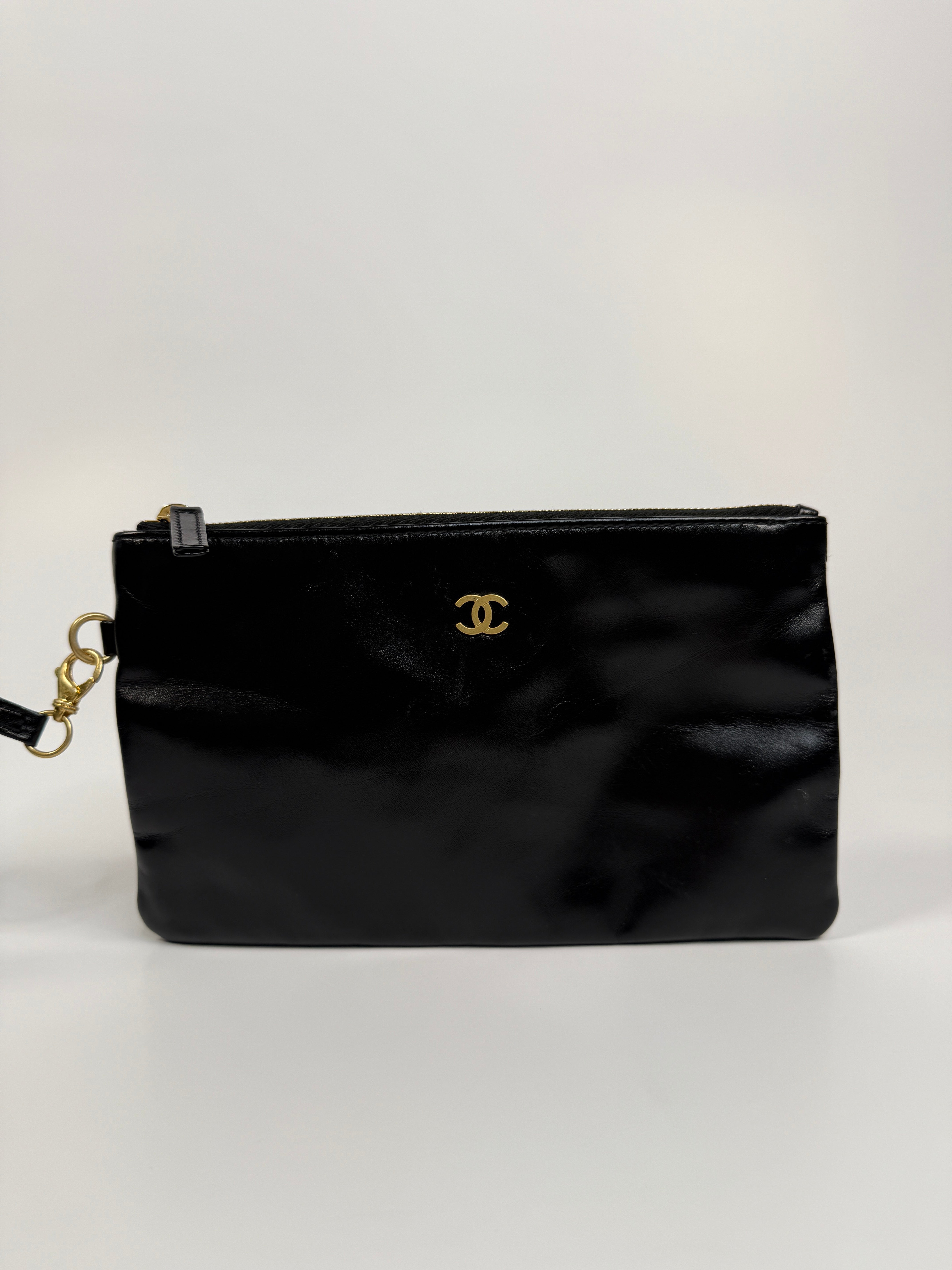 Chanel 22 Handbag In Black Calfskin Leather With Gold Hardware. Excellent Condition. Authentic and Preloved
