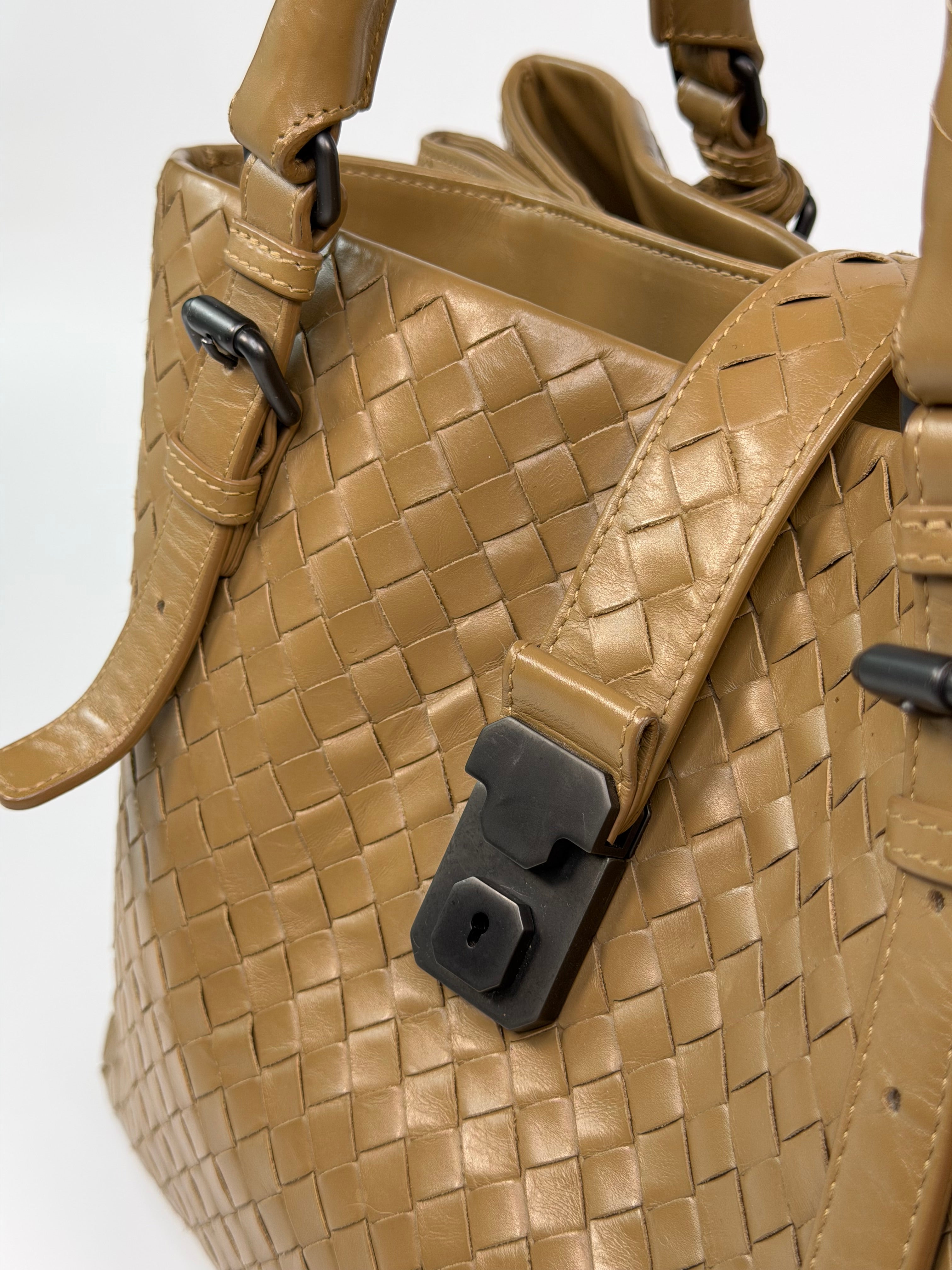Bottega Veneta Medium Roma Tote Beige Leather Gunmetal Hardware. Authentic and preloved in very good condition.