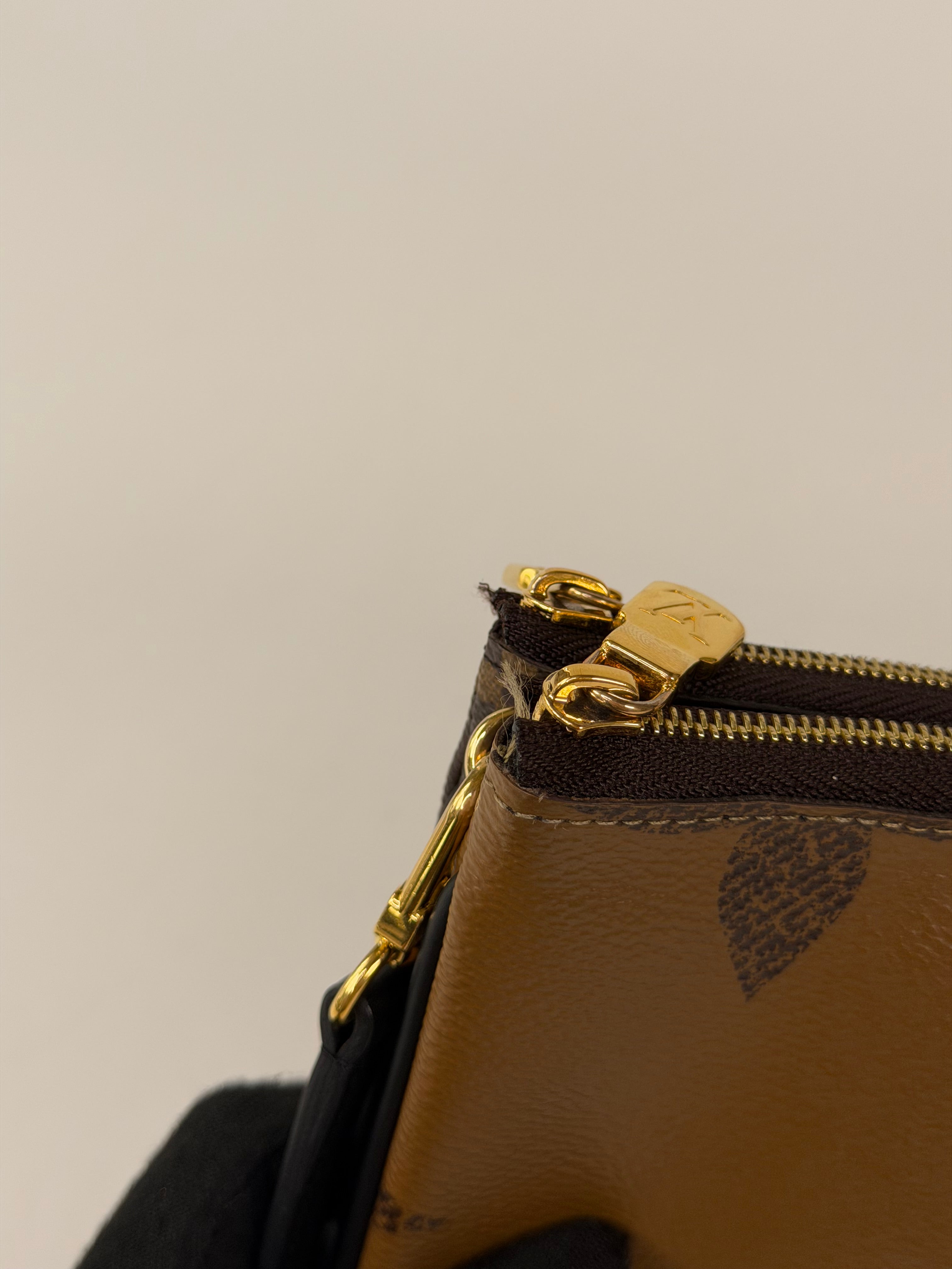 Louis Vuitton Double Zip Pochette In Monogram Canvas in excellent condition 100% authentic and preloved