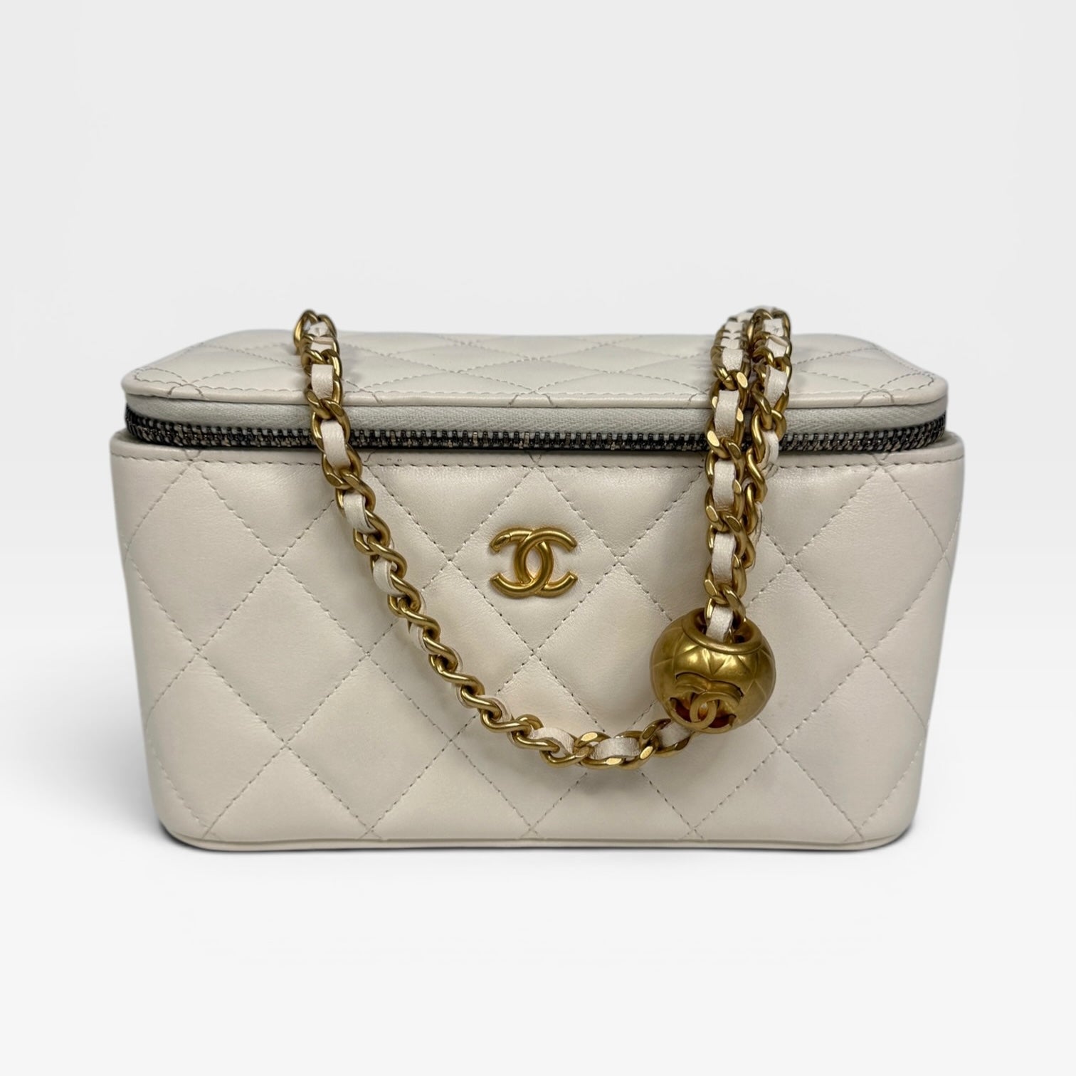 Authentic and preloved Chanel Quilted Pearl Crush Mini Vanity In White Lambskin Leather With Aged Gold Hardware
