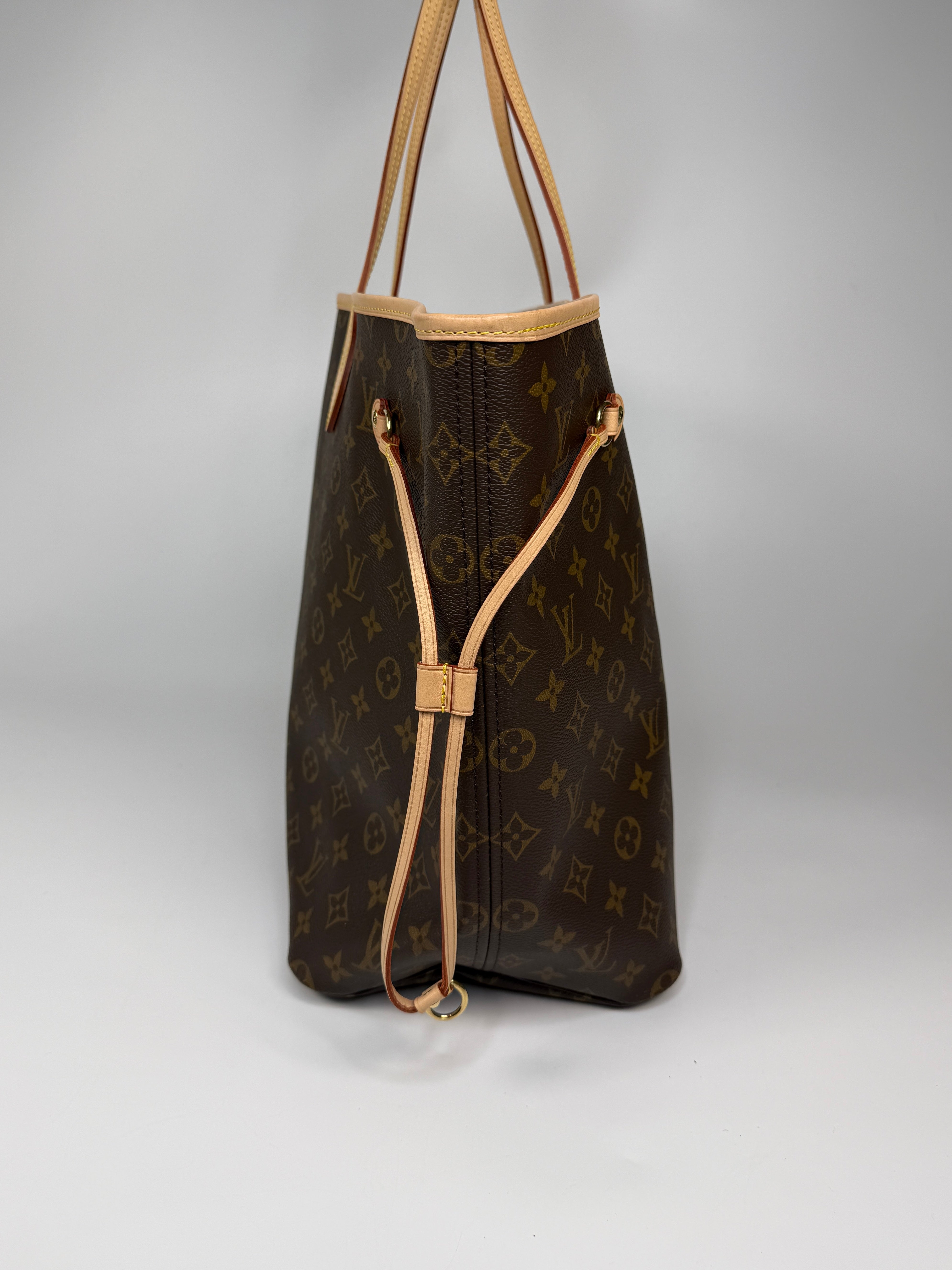 Louis Vuitton Neverfull GM Tote Bag
Authentic Pre Loved Verified by Luxe Cheshire Trusted Designer resale