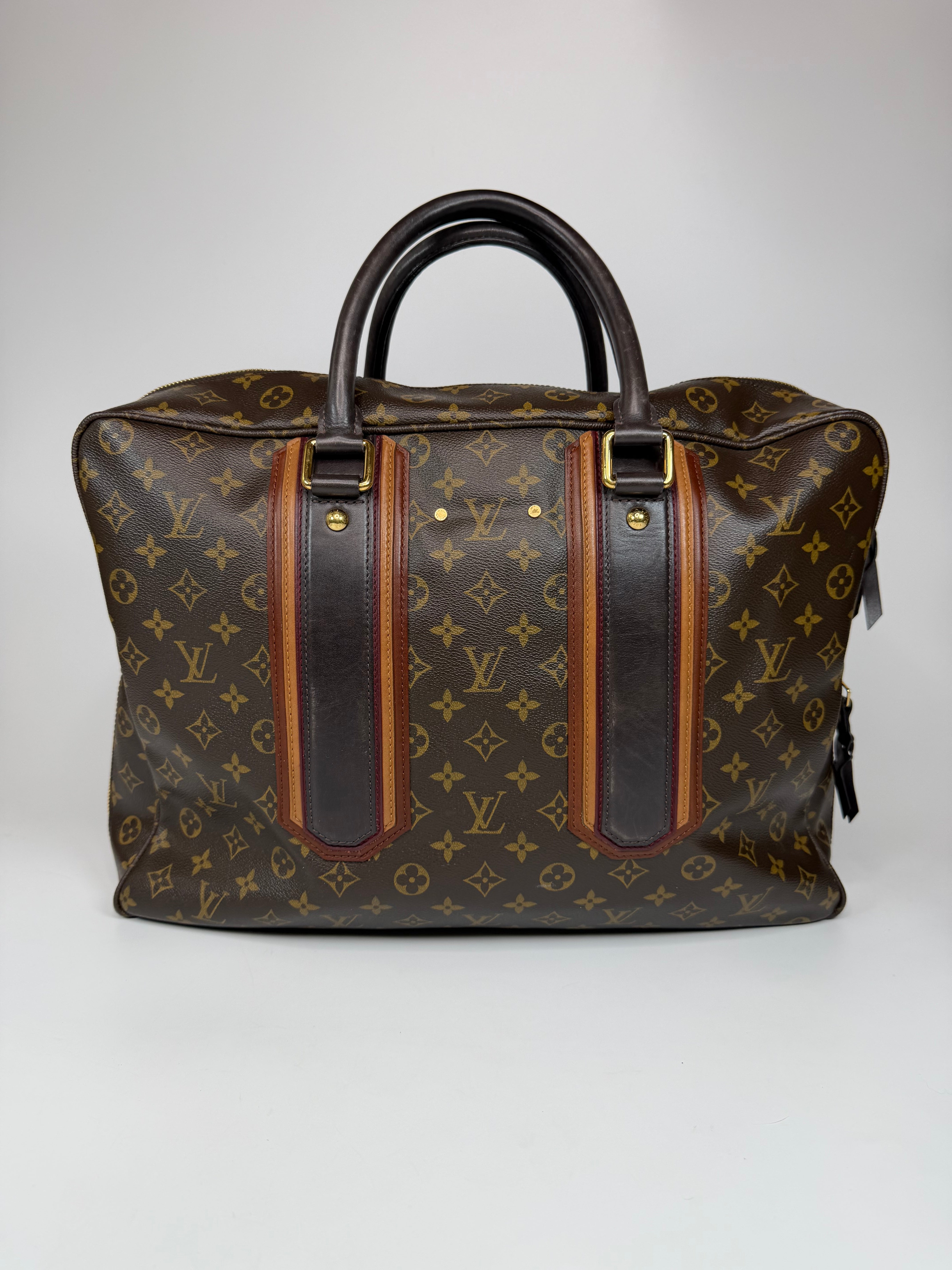 Louis Vuitton Poche Document Portfolio In Monogram Gold Hardware. Authentic and preloved in excellent condition. Verified by Luxe Cheshire. Insured next day delivery