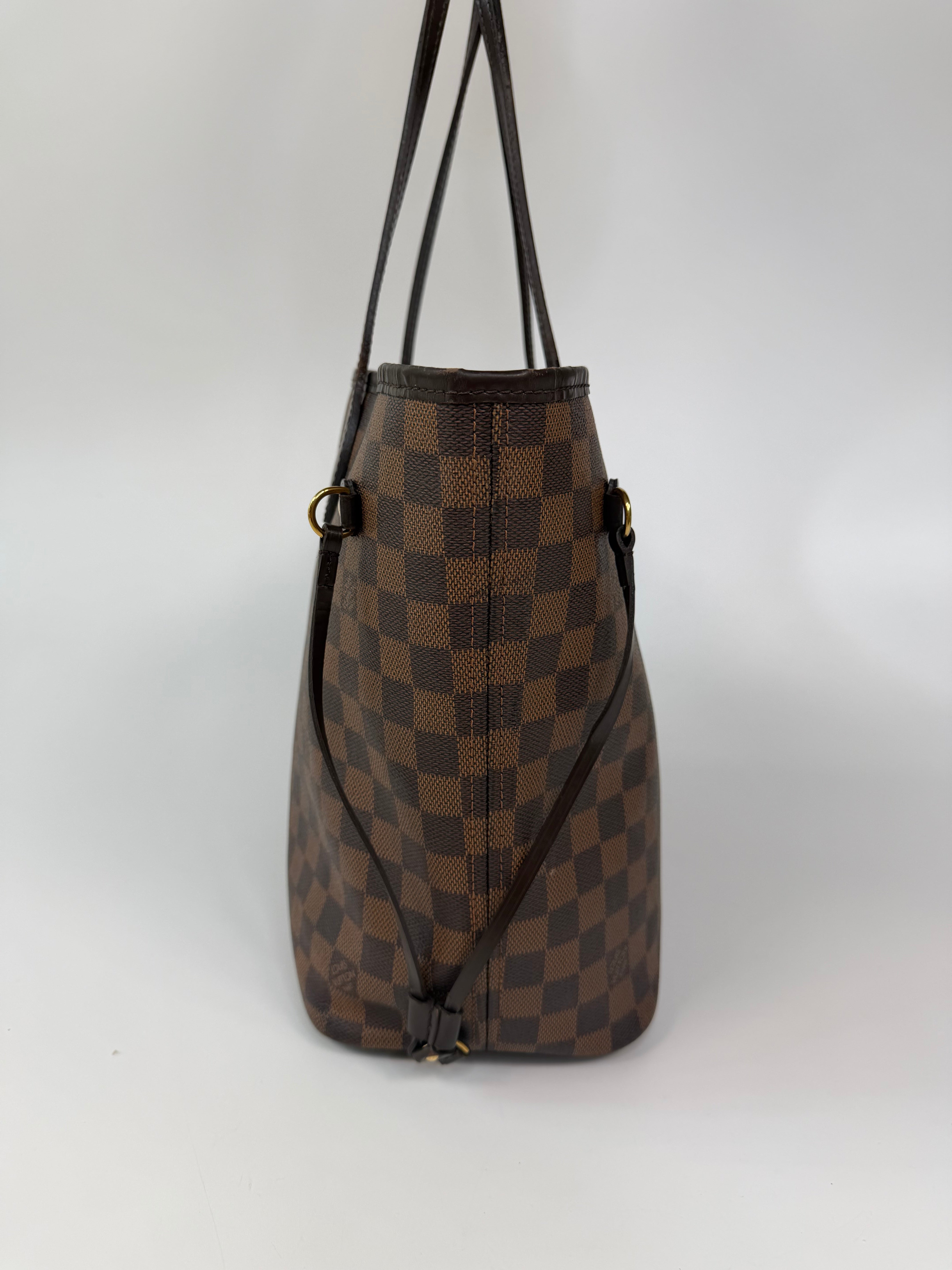 Louis Vuitton Neverfull MM In Damier Ebene Canvas Gold Hardware. Authentic and preloved in very good condition. Verified by Luxe Cheshire. 100% guarantee
