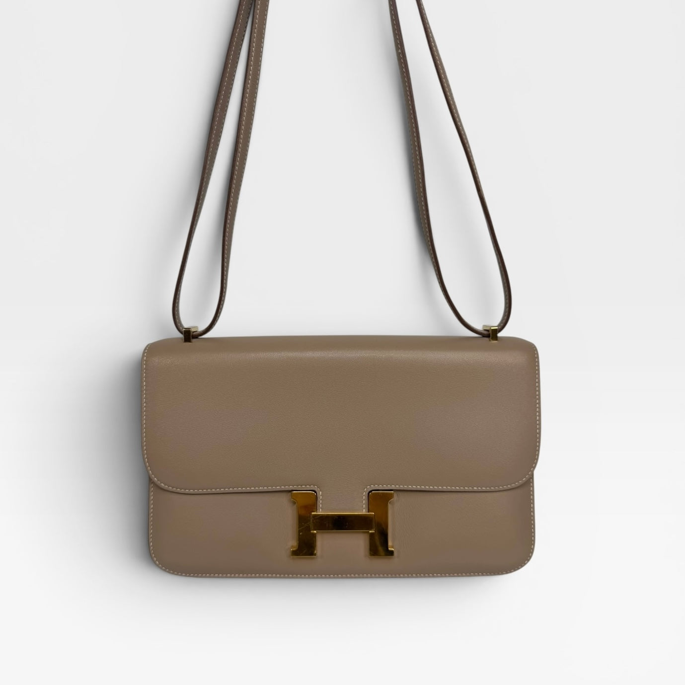 Hermès Constance Elan In Trench Swift Leather With Gold Hardware. Authentic and preloved in very good condition