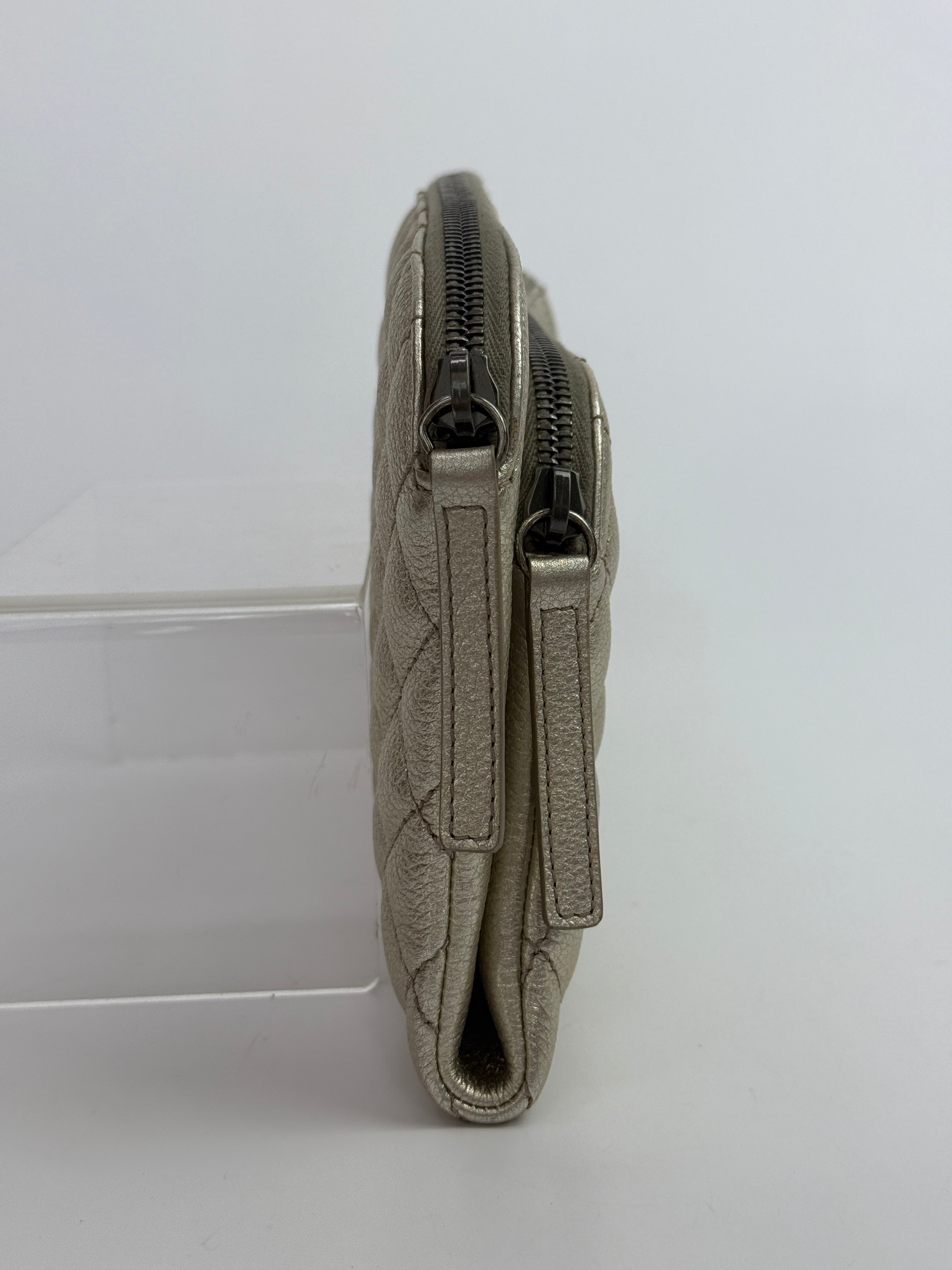 Chanel Clutch In Metallic Gold Calfskin Leather With Ruthenium Hardware
Pre Loved & Authentic