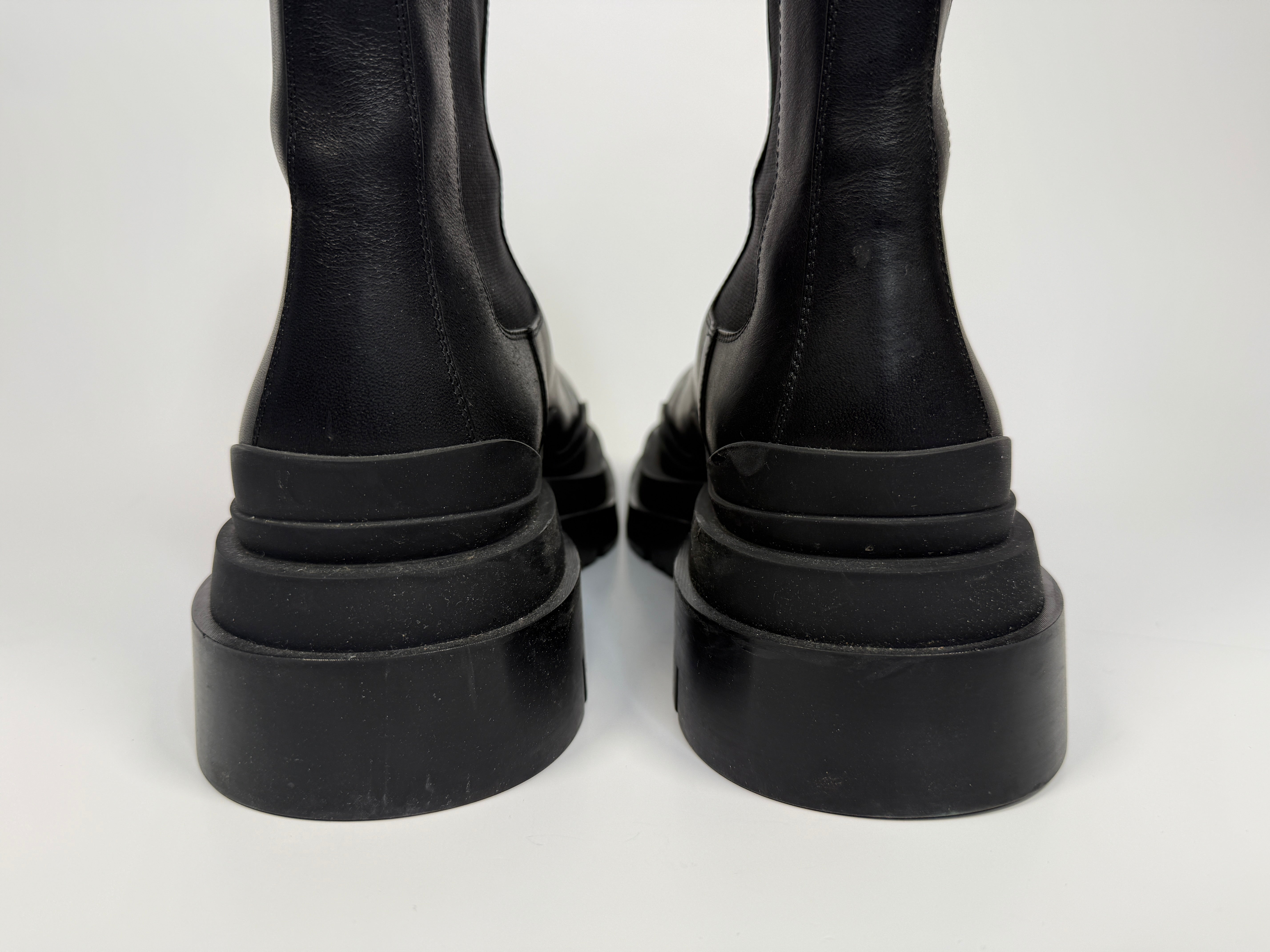 Bottega Veneta Black Leather Lug Boots (Size 39/UK6) Very Good Condition. Authentic and pre loved