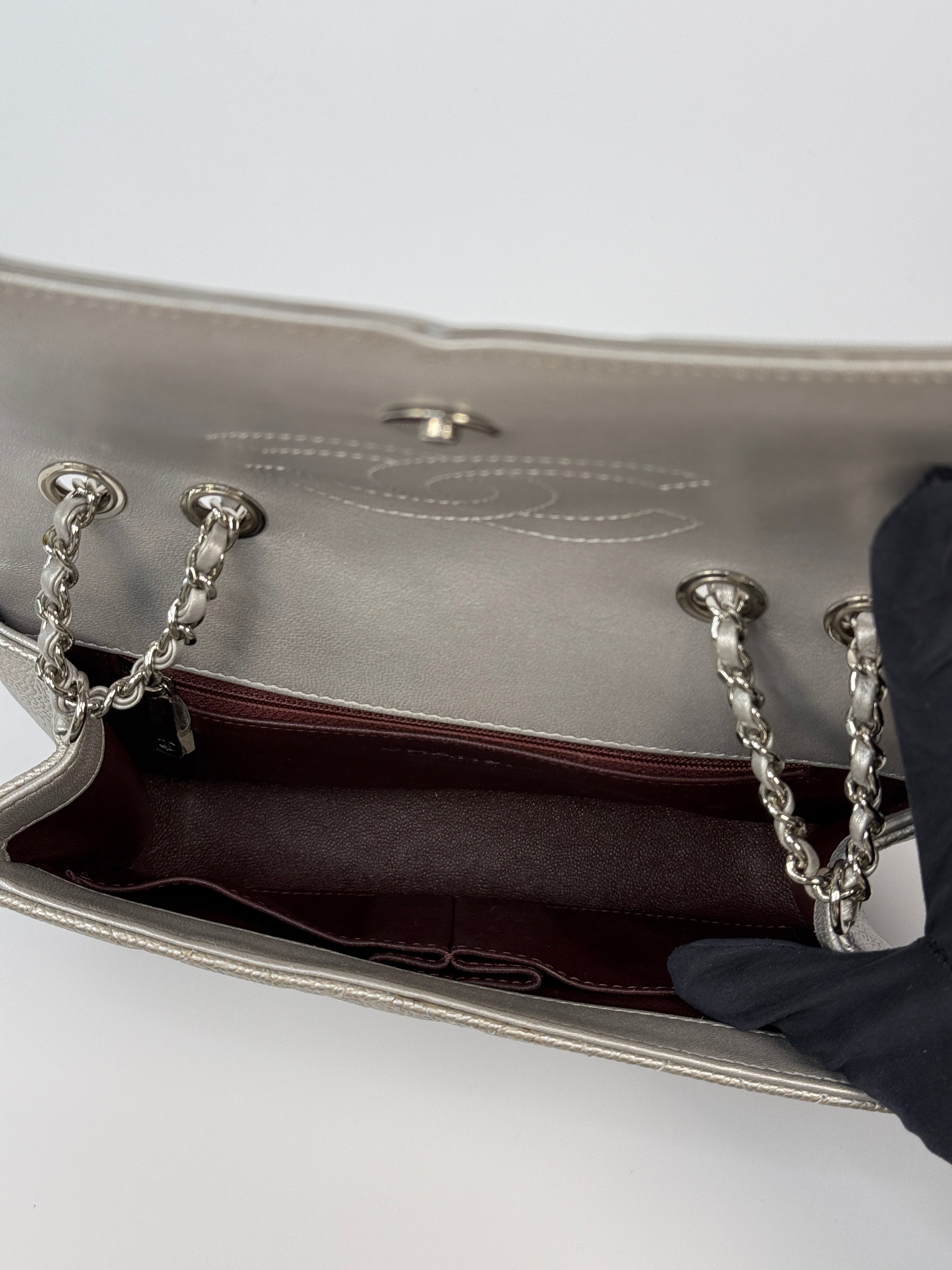 Chanel CC Filigree Wallet On Chain
Pre Loved & Authentic