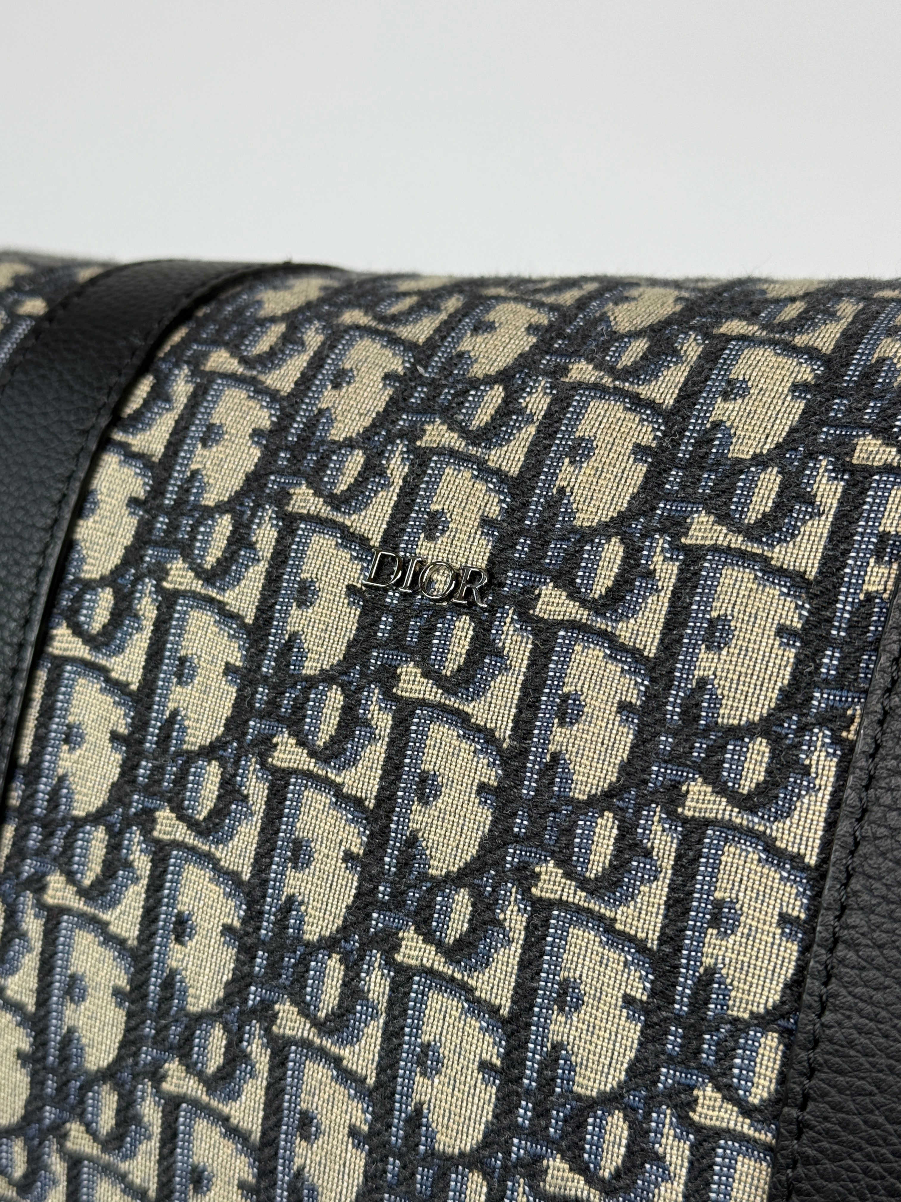 Christian Dior Oblique Canvas Travel Bag With Gold Hardware In Very Good Condition.
Authentic Pre Loved Verified by Luxe Cheshire Trusted Designer resale