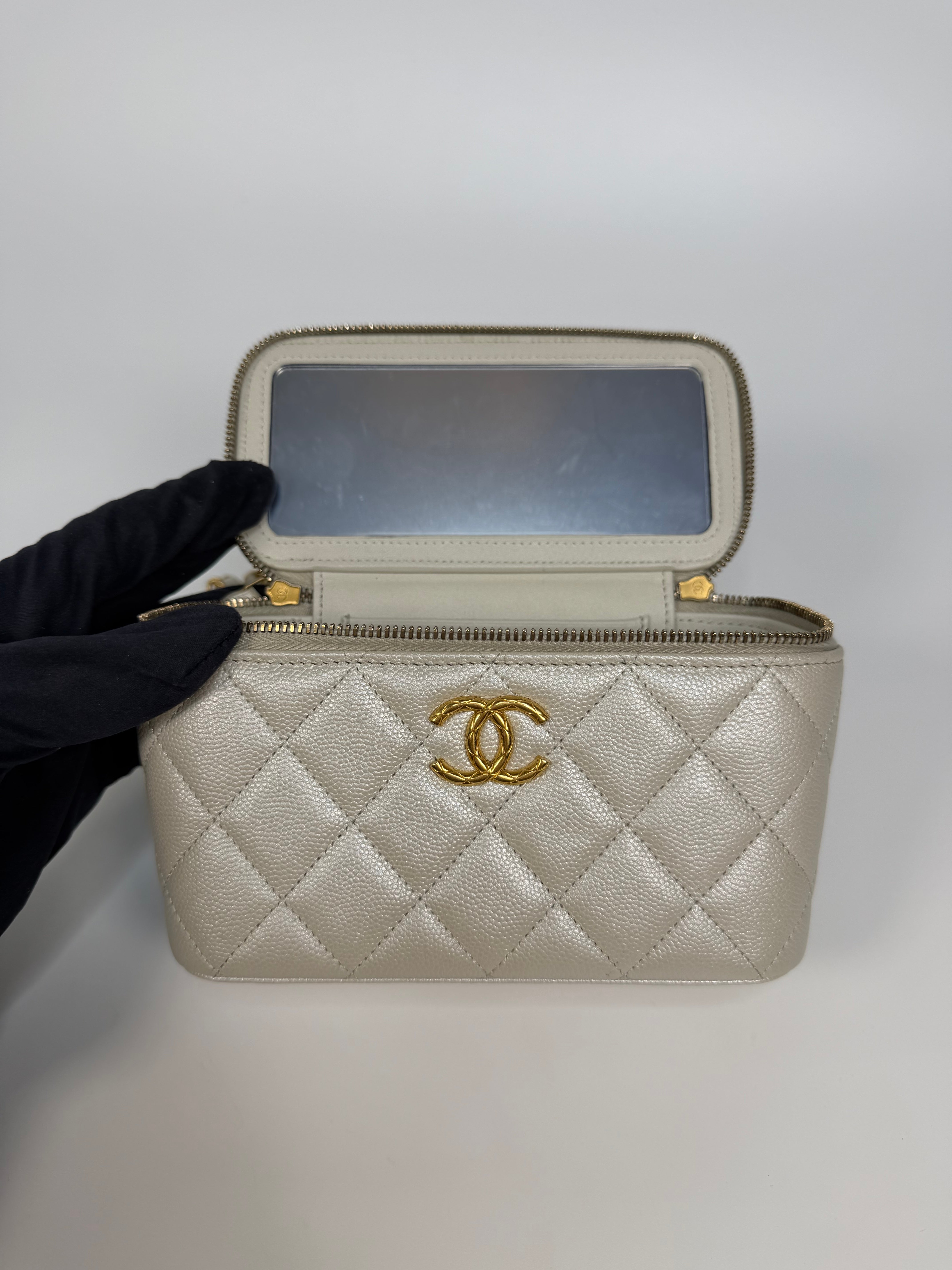 Chanel Vanity In Light Pearl Grey Caviar Leather With Gold Hardware. Authentic and preloved in excellent condition.