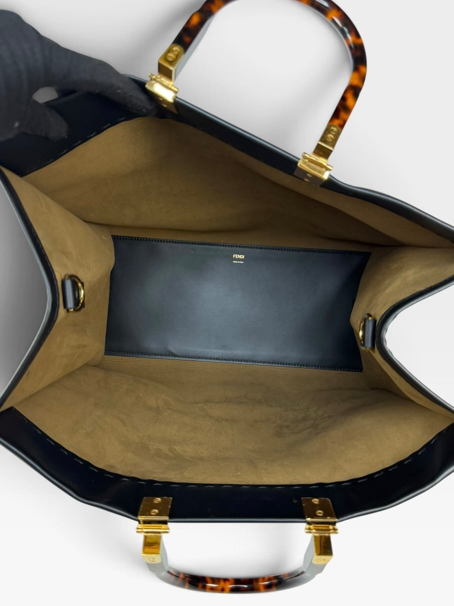 Fendi Roma Tote In Black Leather With Gold Hardware. 100% authentic and preloved in excellent condition.
