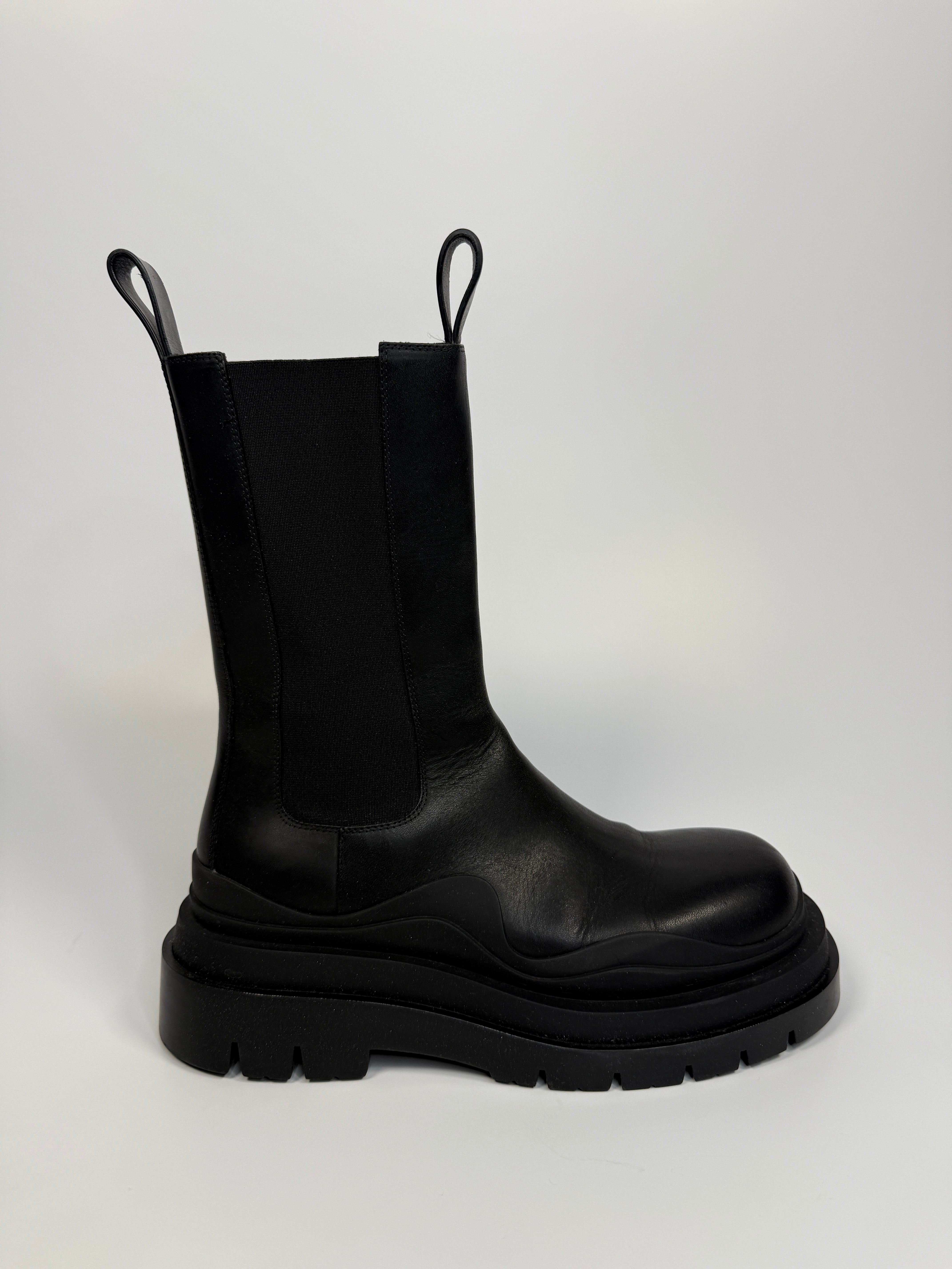 Bottega Veneta Black Leather Lug Boots (Size 39/UK6) Very Good Condition. Authentic and pre loved