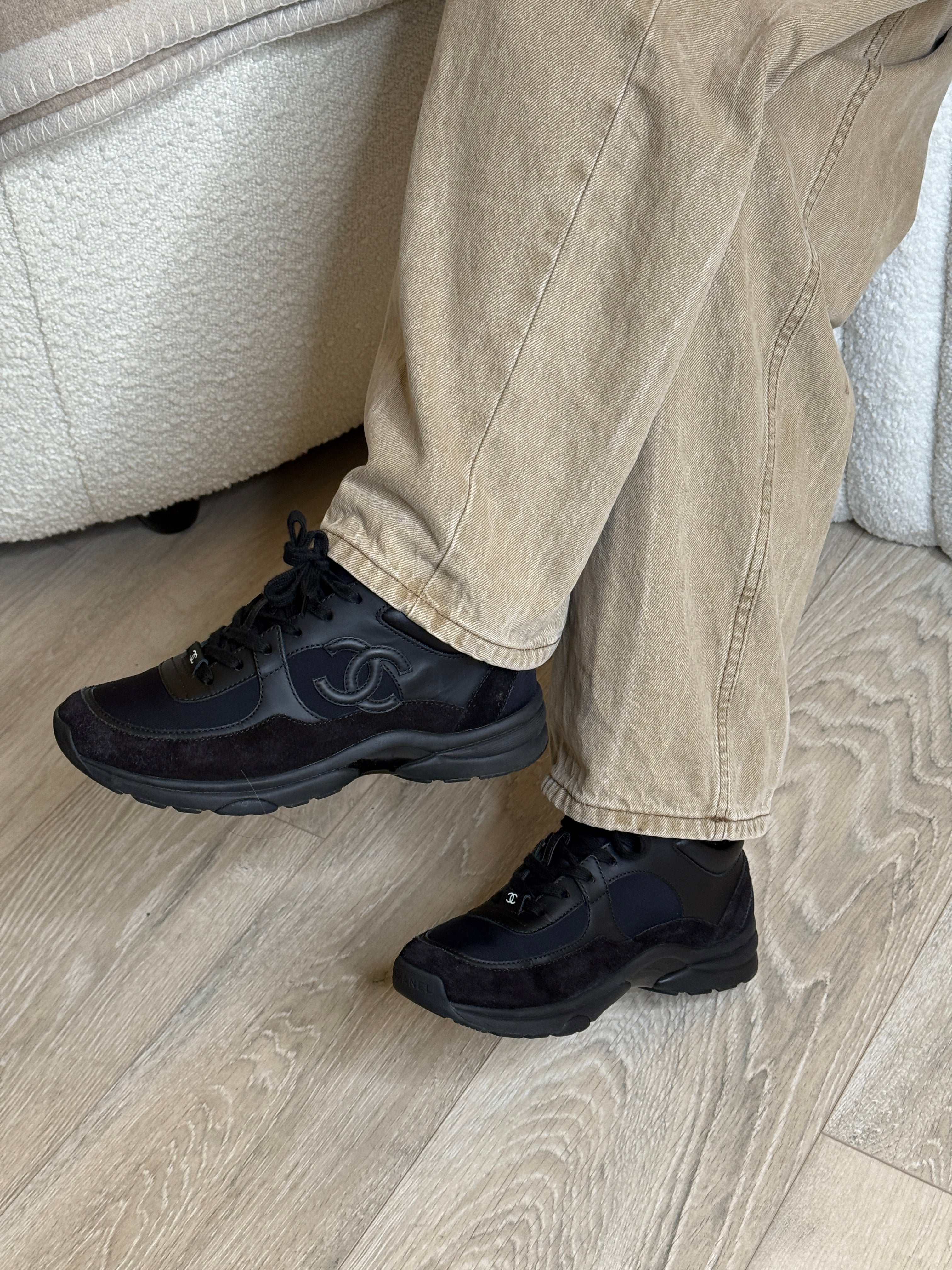 Chanel CC Logo Black Sneakers (Size 38/UK5) Very Good condition, Authentic and preloved