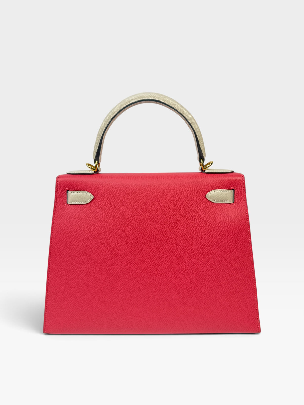 Hermès Kelly 28 In Rose Azalee & Craie Epsom Leather With Gold Hardware. 100% authentic and preloved in excellent condition.