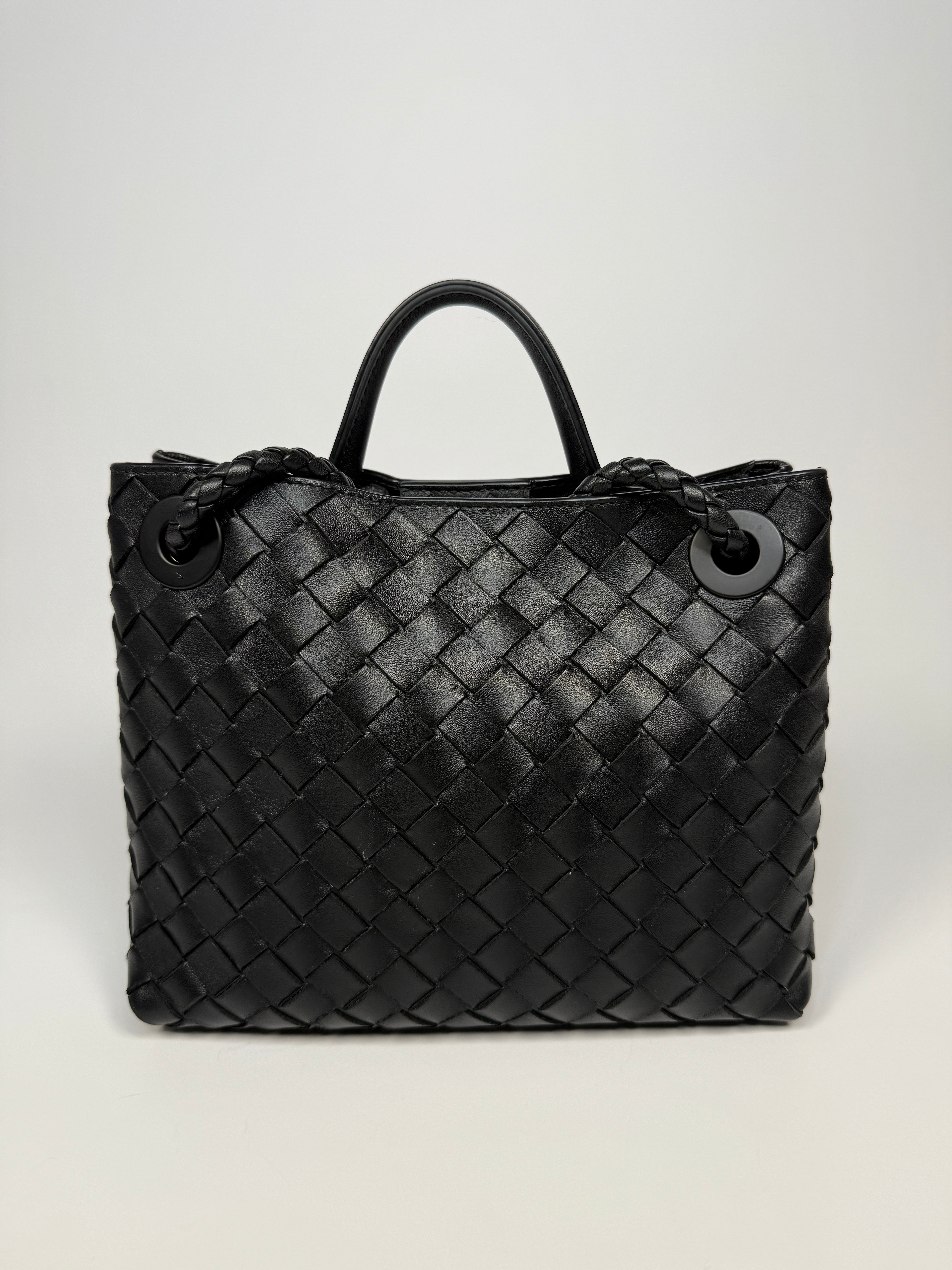 Bottega Veneta Small Andiamo Tote Bag In Black leather With Gold Hardware. Excellent condition. Authentic and preloved.