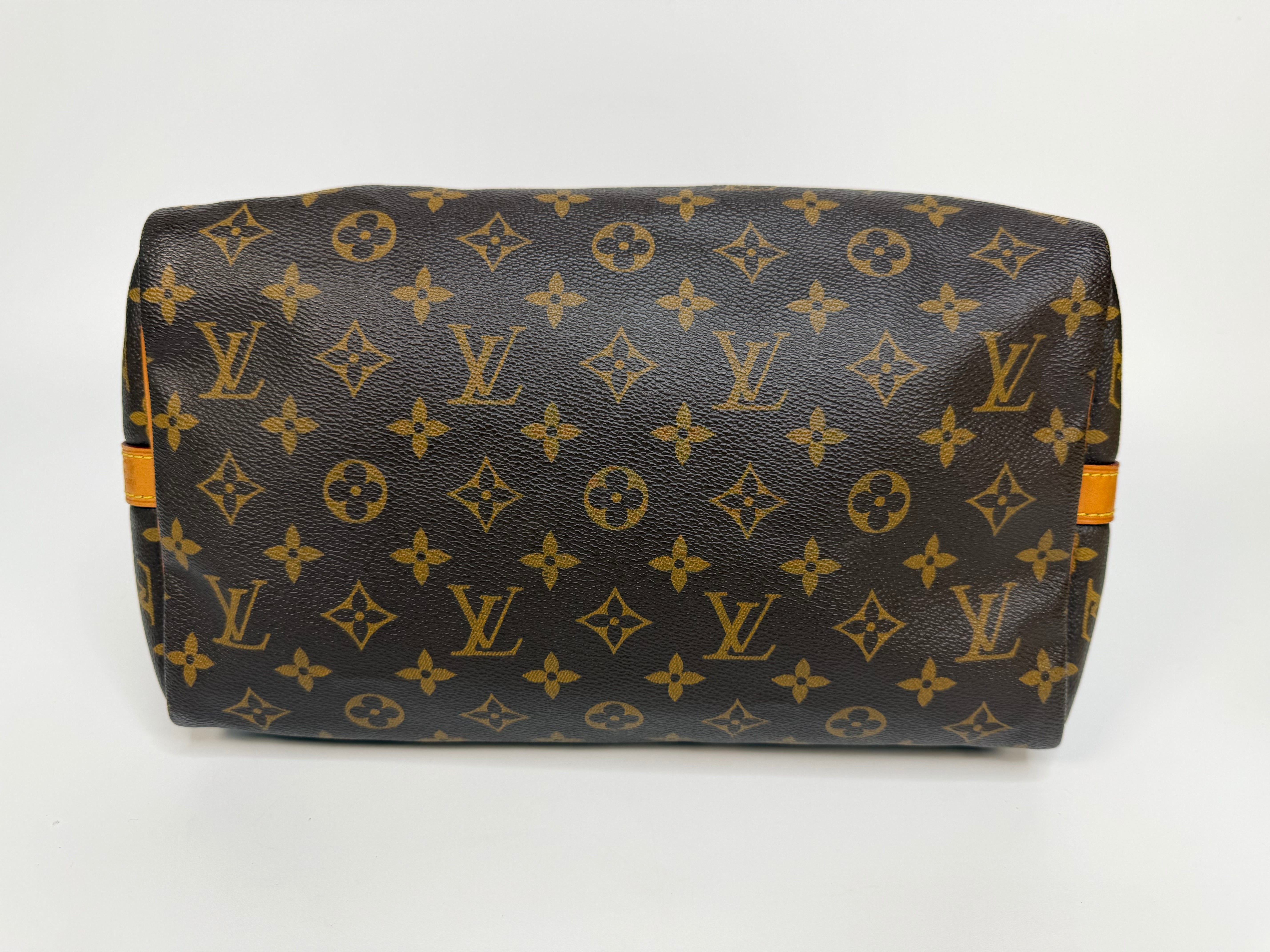 Louis Vuitton Bandoulière Speedy 30 In Monogram With Gold Hardware. Authentic and preloved in very good condition.