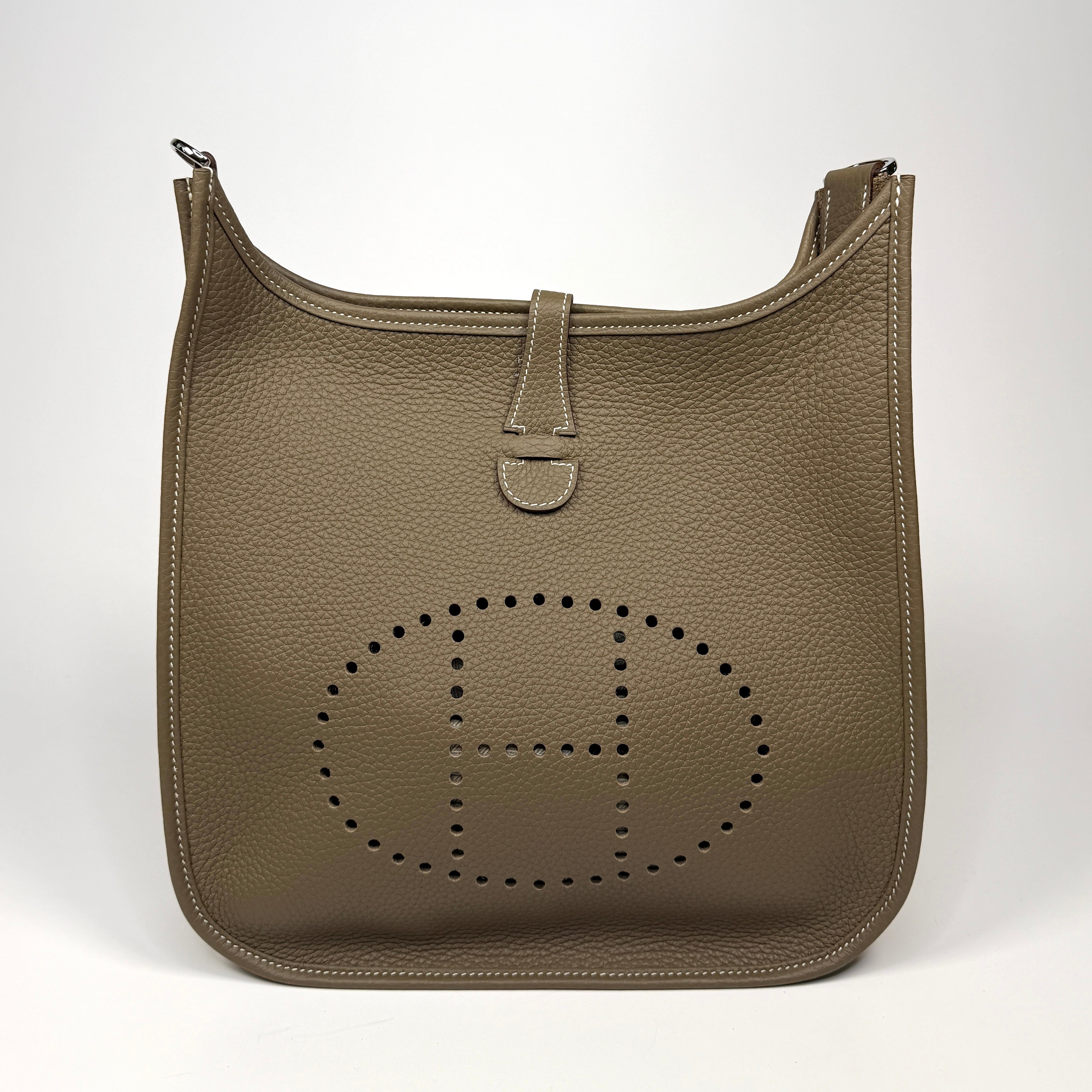 Hermès Evelyne 29 In Etoupe Clemence Leather With Palladium Hardware. New condition. Authentic and preloved