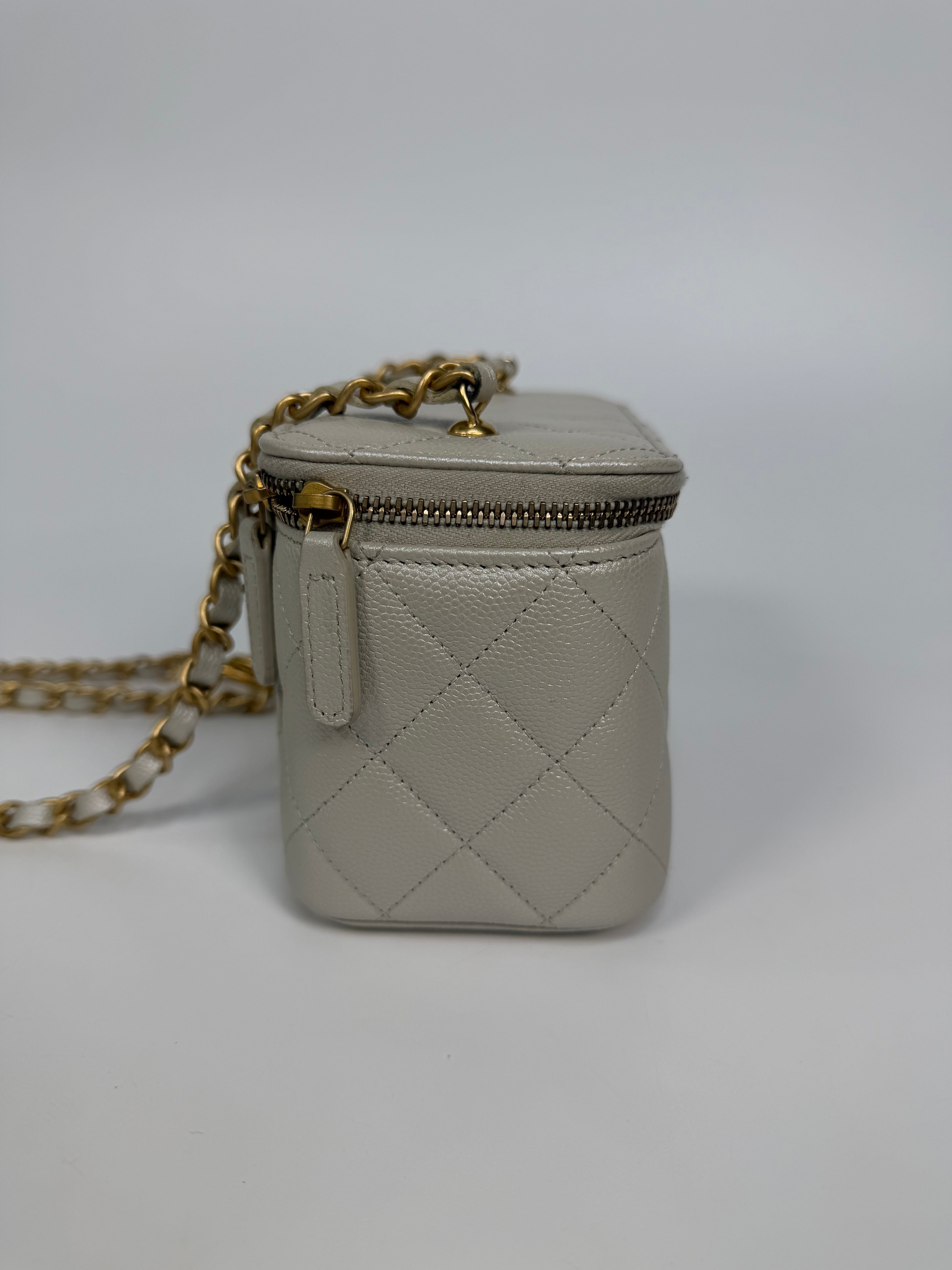 Chanel Vanity In Light Pearl Grey Caviar Leather With Gold Hardware. Authentic and preloved in excellent condition.