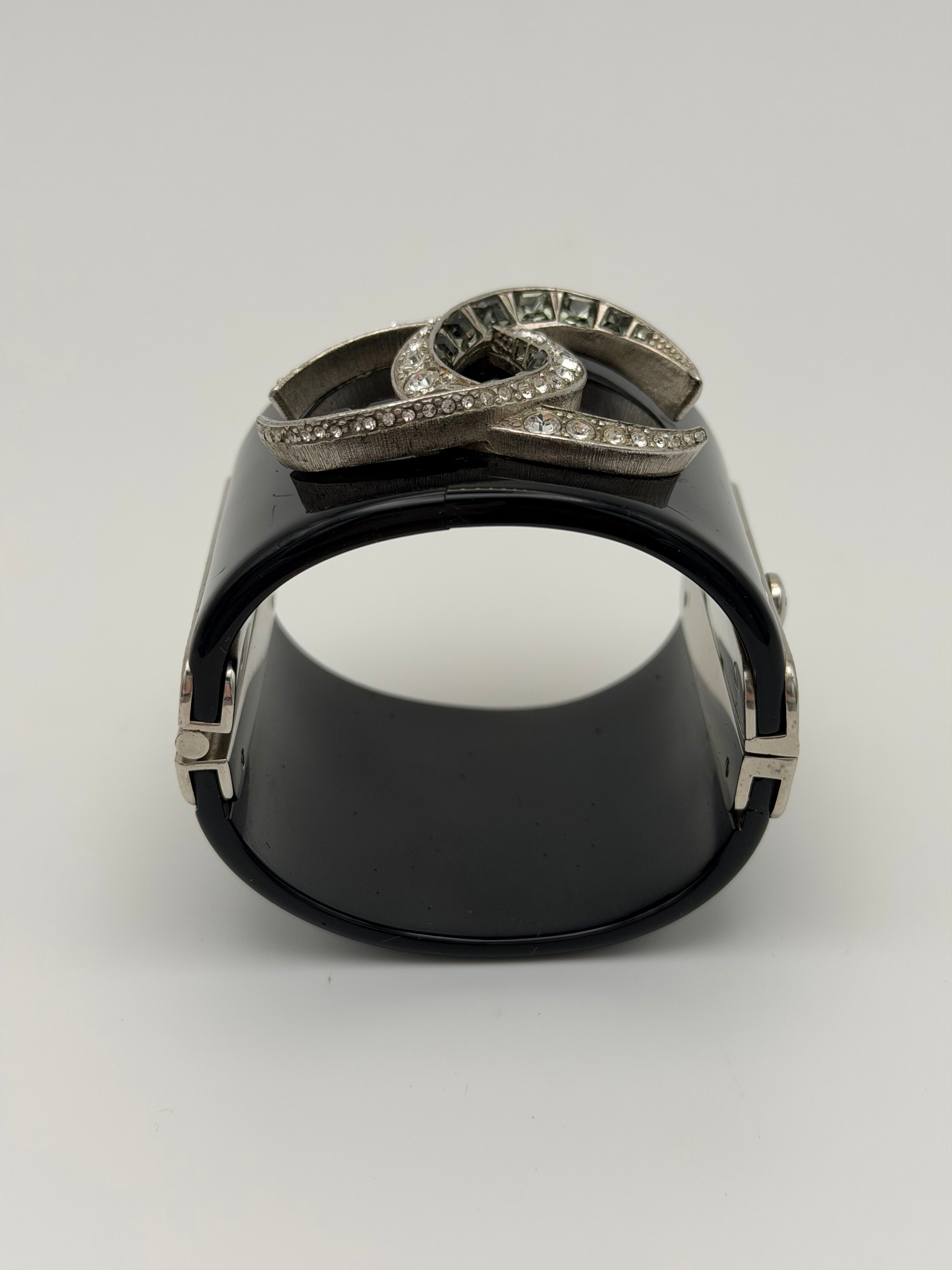 Chanel cc Black resin and rhinestone cuff in black enamel. Very Good condition. Authentic and preloved.