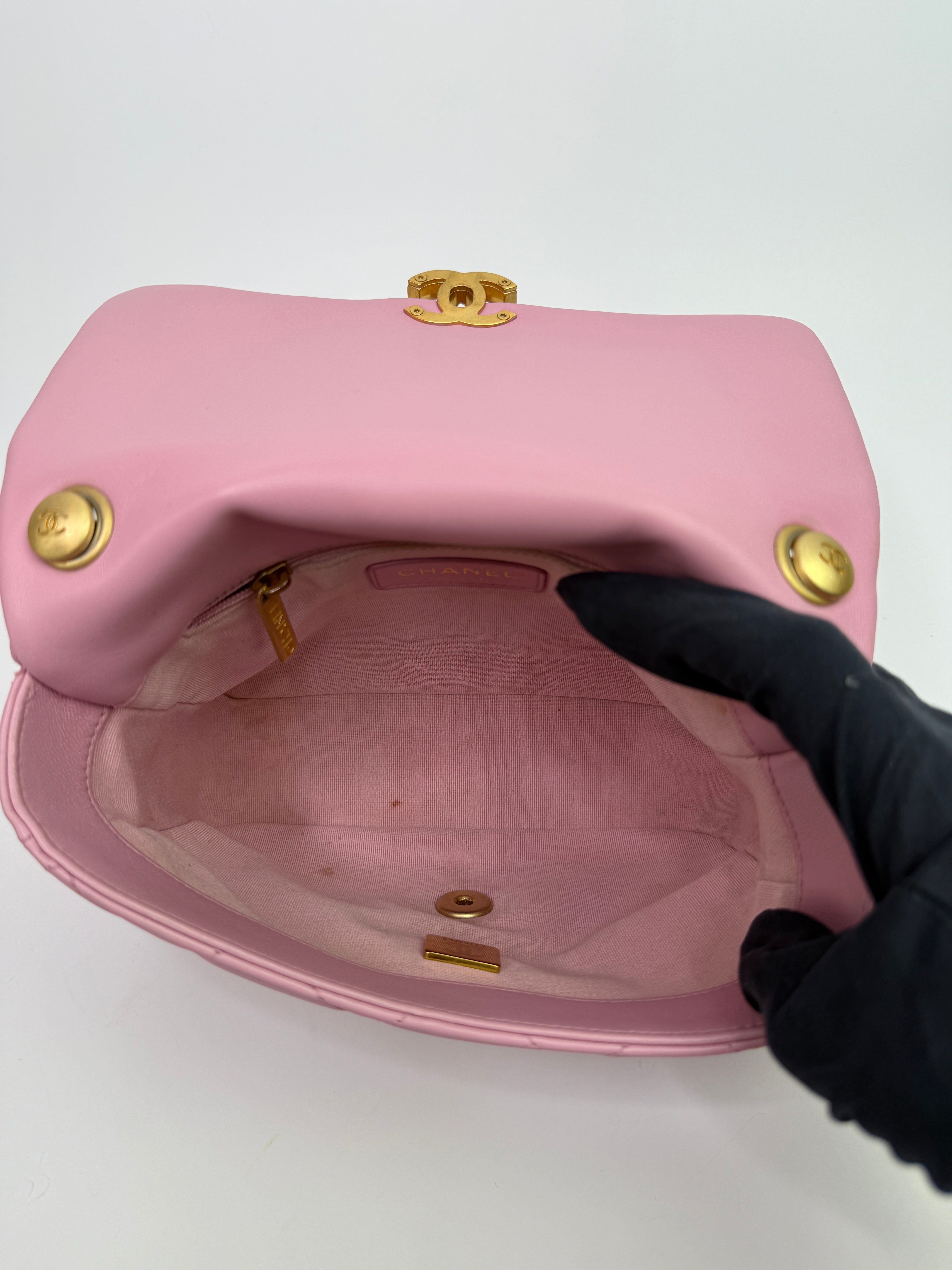 Chanel Pink Lacquered Flap Bag With Gold Hardware
Pre Loved & Authentic