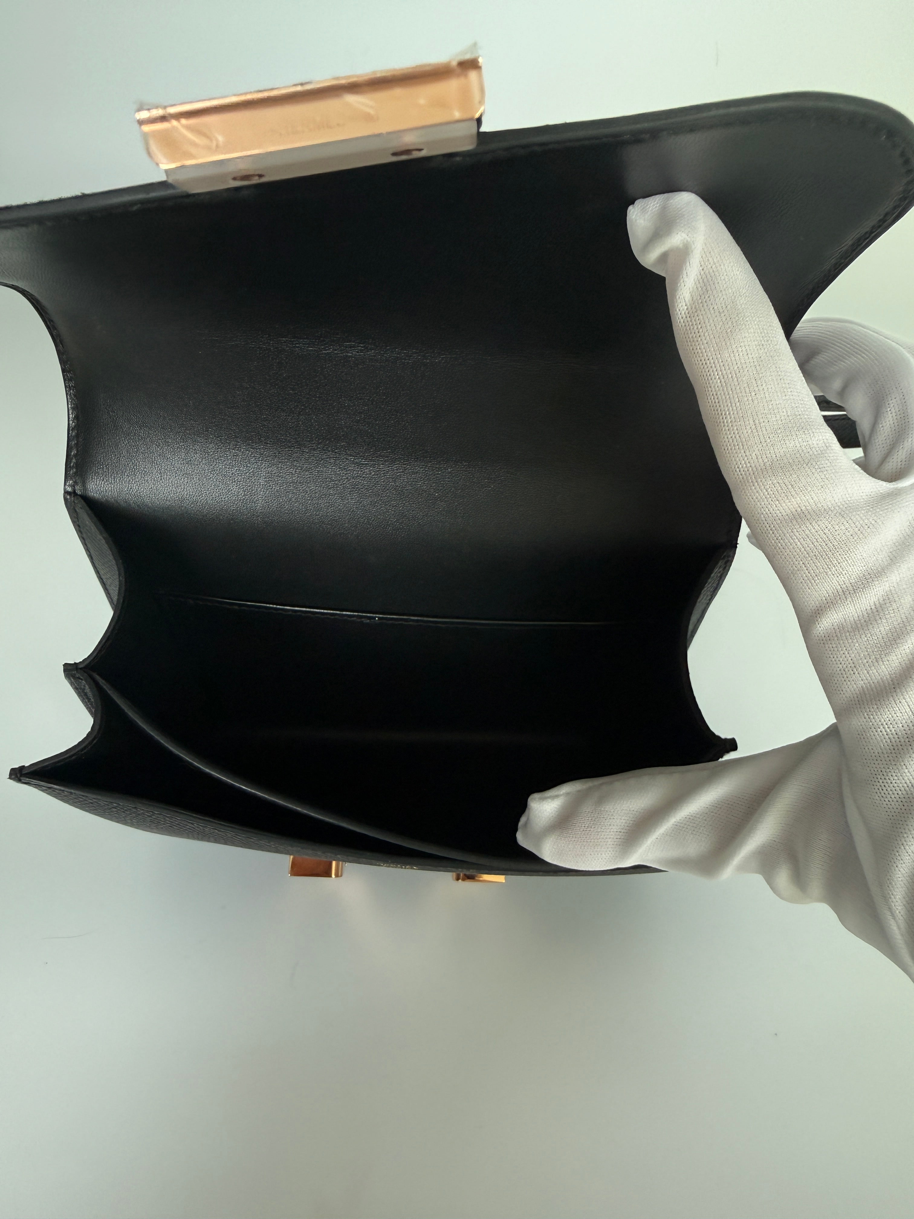 Hermès Constance 18 In Black Epsom Leather Rose Gold hardware
Authentic Pre Loved Verified by Luxe Cheshire Trusted Designer resale