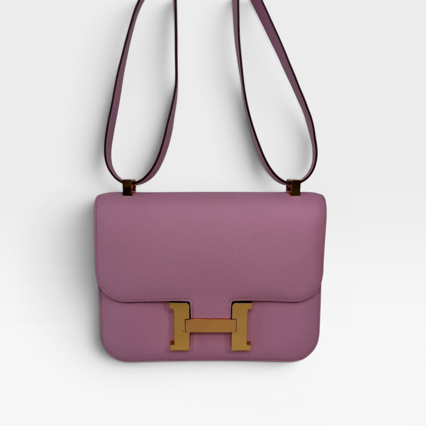 Hermès Constance 22 In Mauve Sylvester Epsom Leather With Rose Gold Hardware. Authentic and preloved in excellent condition. 100% guarantee.