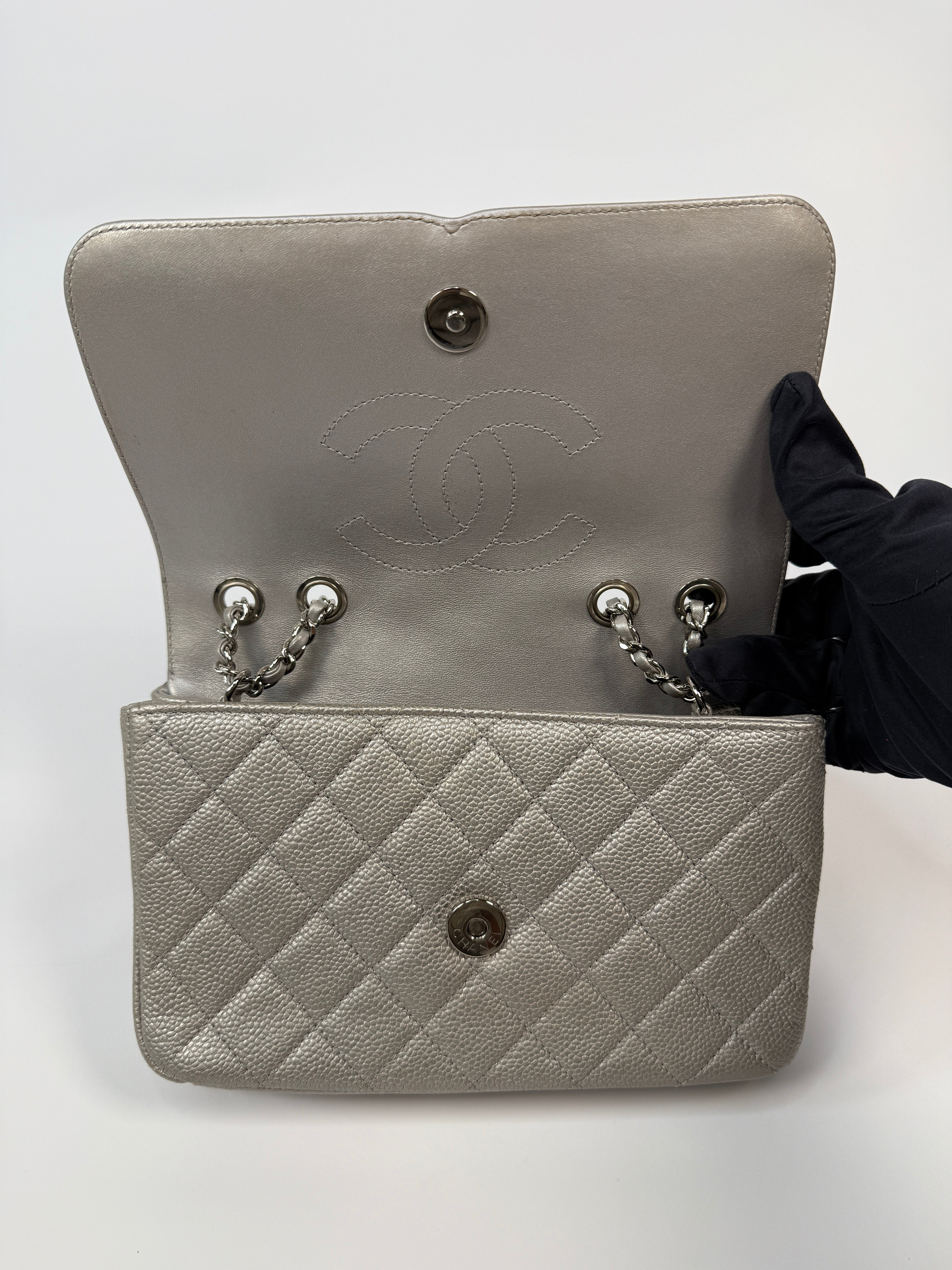 Chanel CC Filigree Wallet On Chain
Pre Loved & Authentic