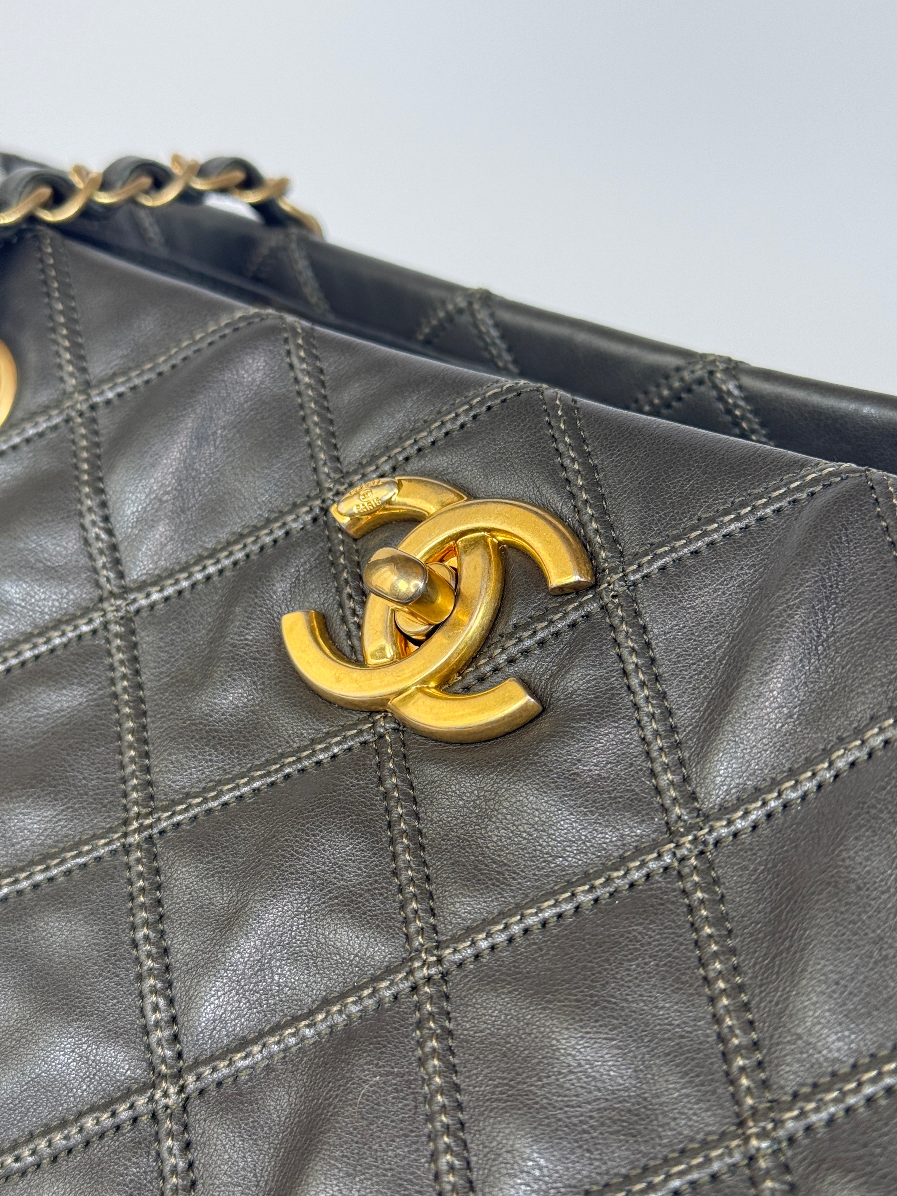 Authentic and preloved Chanel Dark Green Lambskin Leather Tote Bag With Gold Hardware very good condition. 100% Authenticity Guarantee