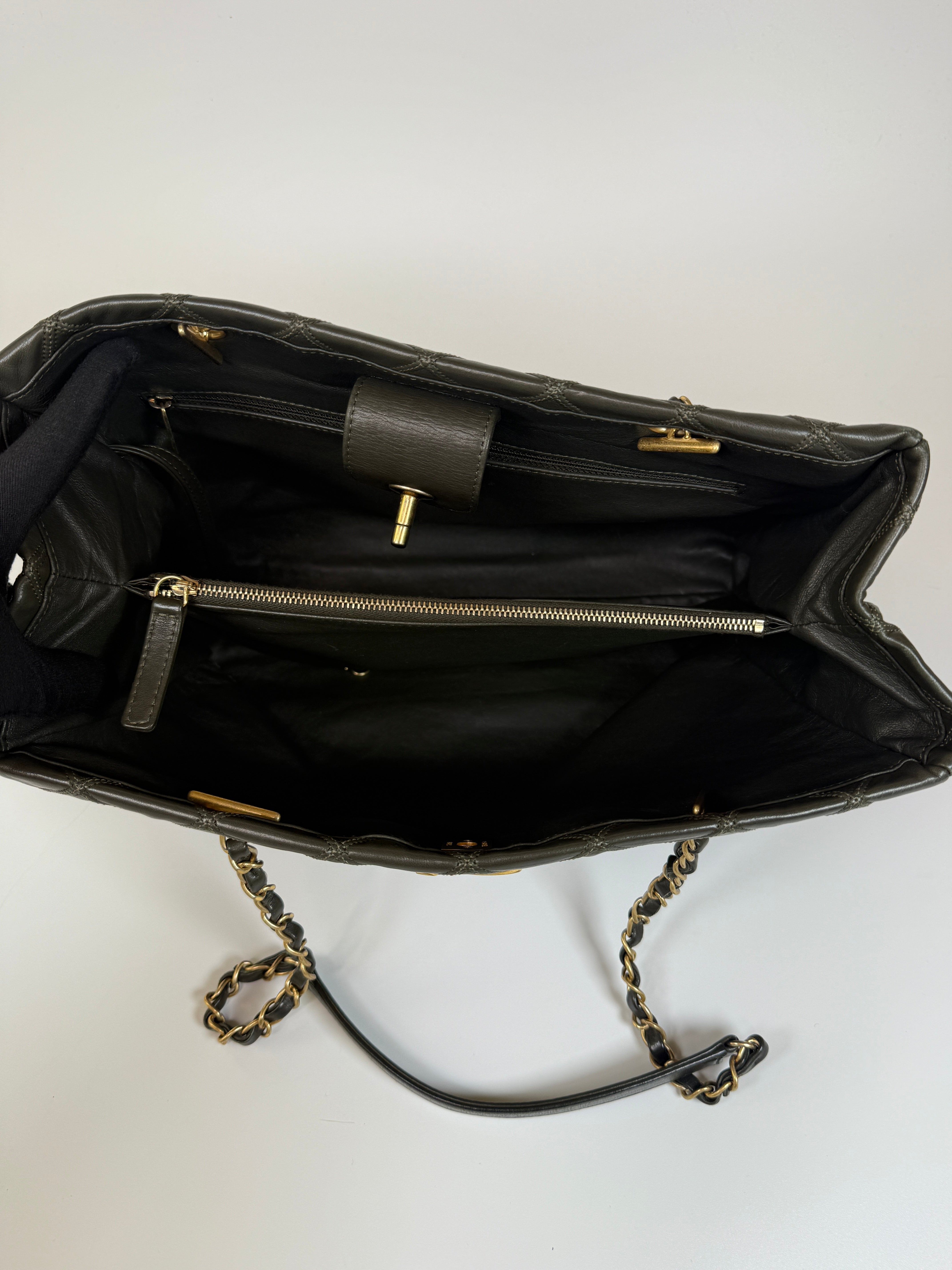 Authentic and preloved Chanel Dark Green Lambskin Leather Tote Bag With Gold Hardware very good condition. 100% Authenticity Guarantee