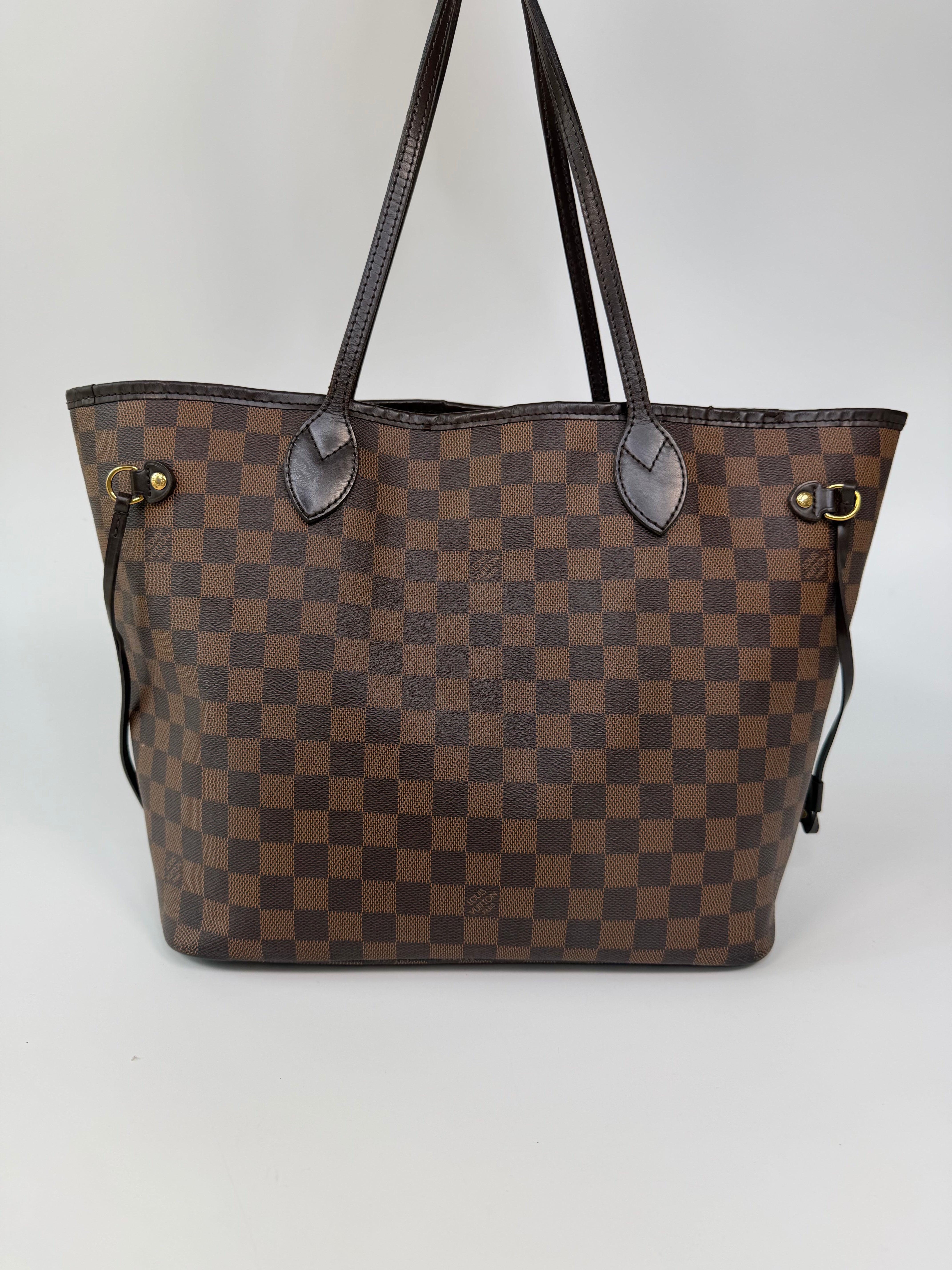 Louis Vuitton Neverfull MM In Damier Ebene Canvas Gold Hardware. Authentic and preloved in very good condition. Verified by Luxe Cheshire. 100% guarantee