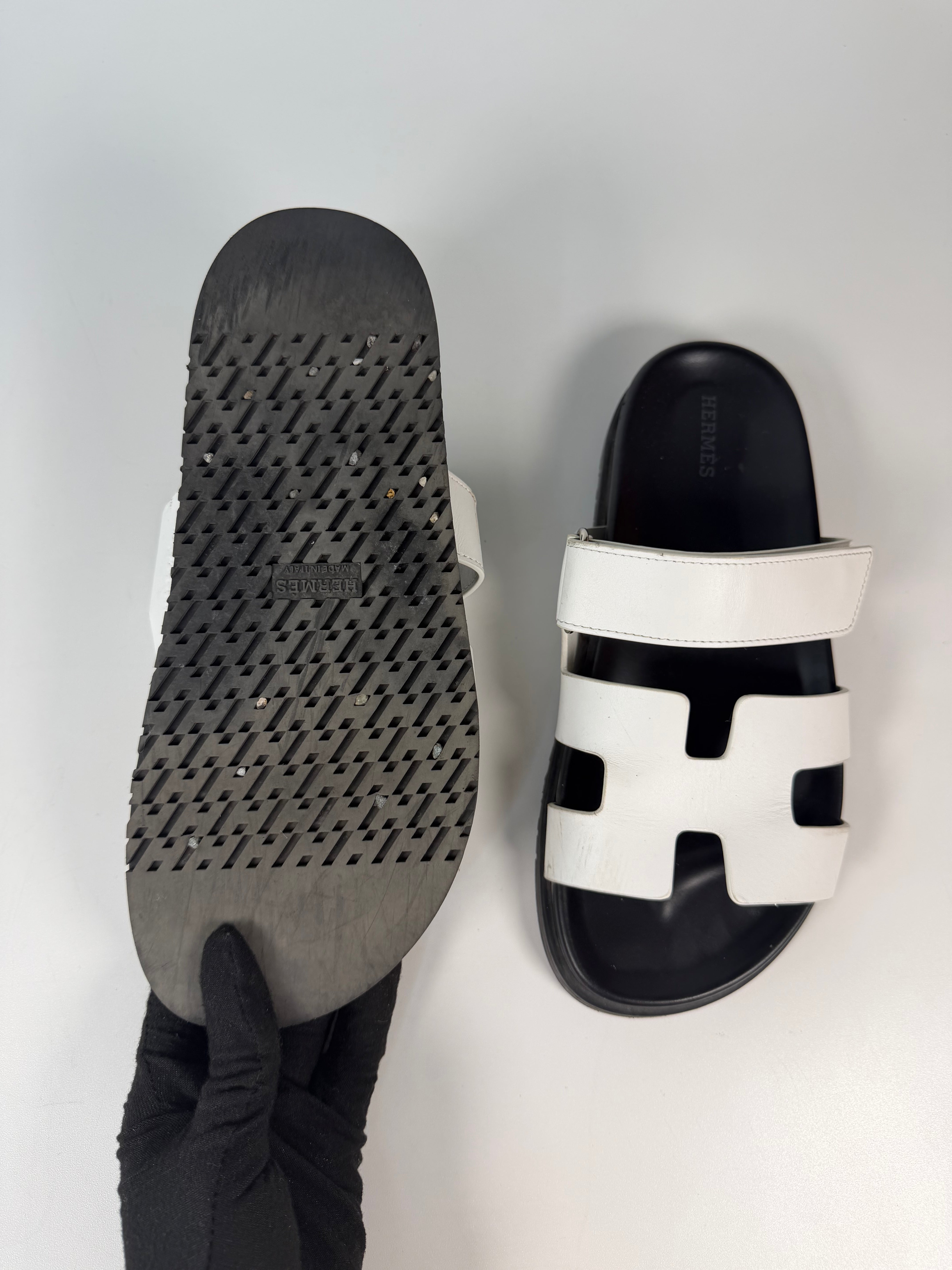 Hermès Chypre Sandals In White (Size 38/UK5) in very good condition 100% authentic and preloved