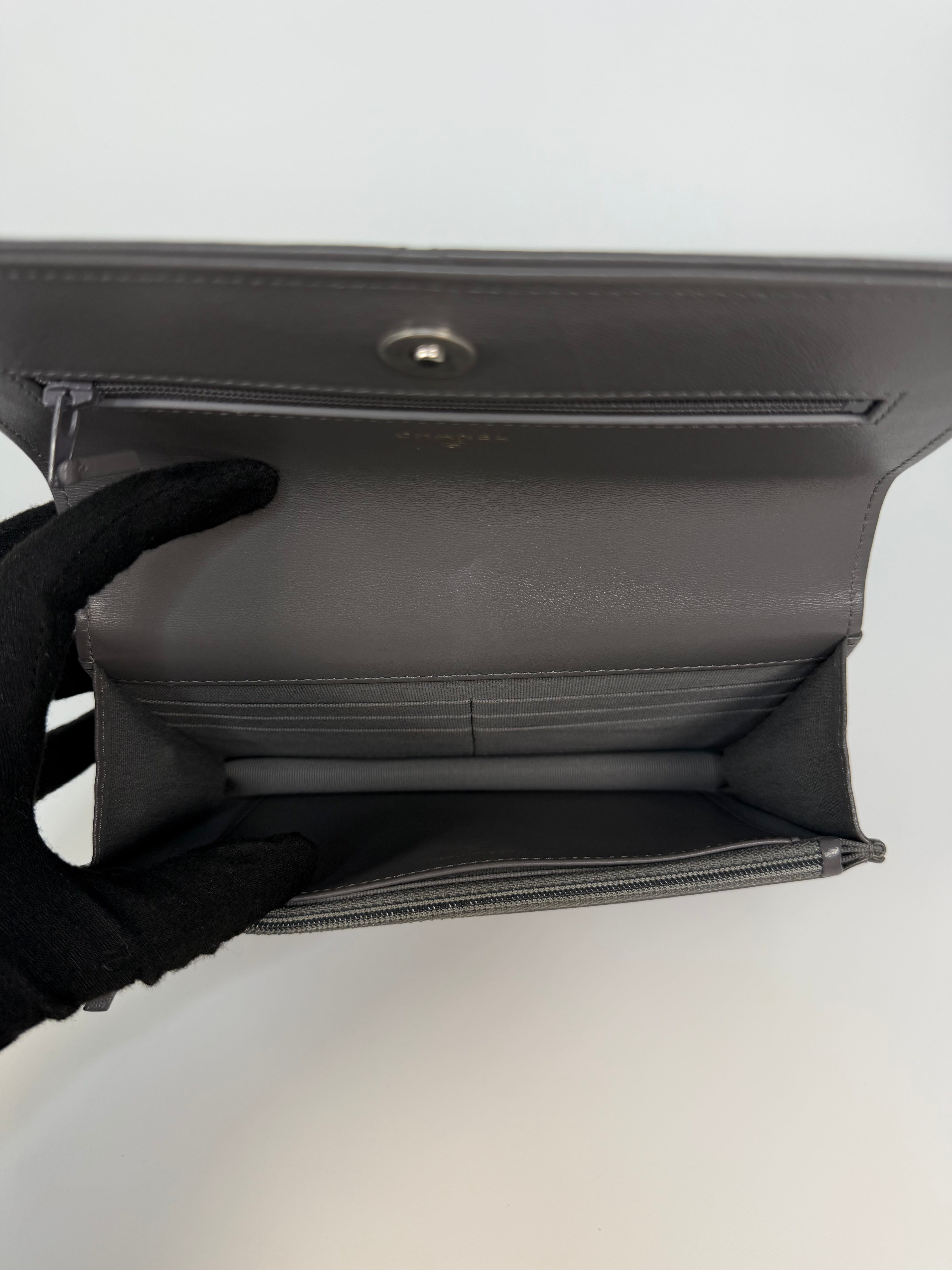 Chanel 19 Wallet On Chain Grey Lambskin With Mixed Hardware. 100% authentic and preloved in excellent condition.