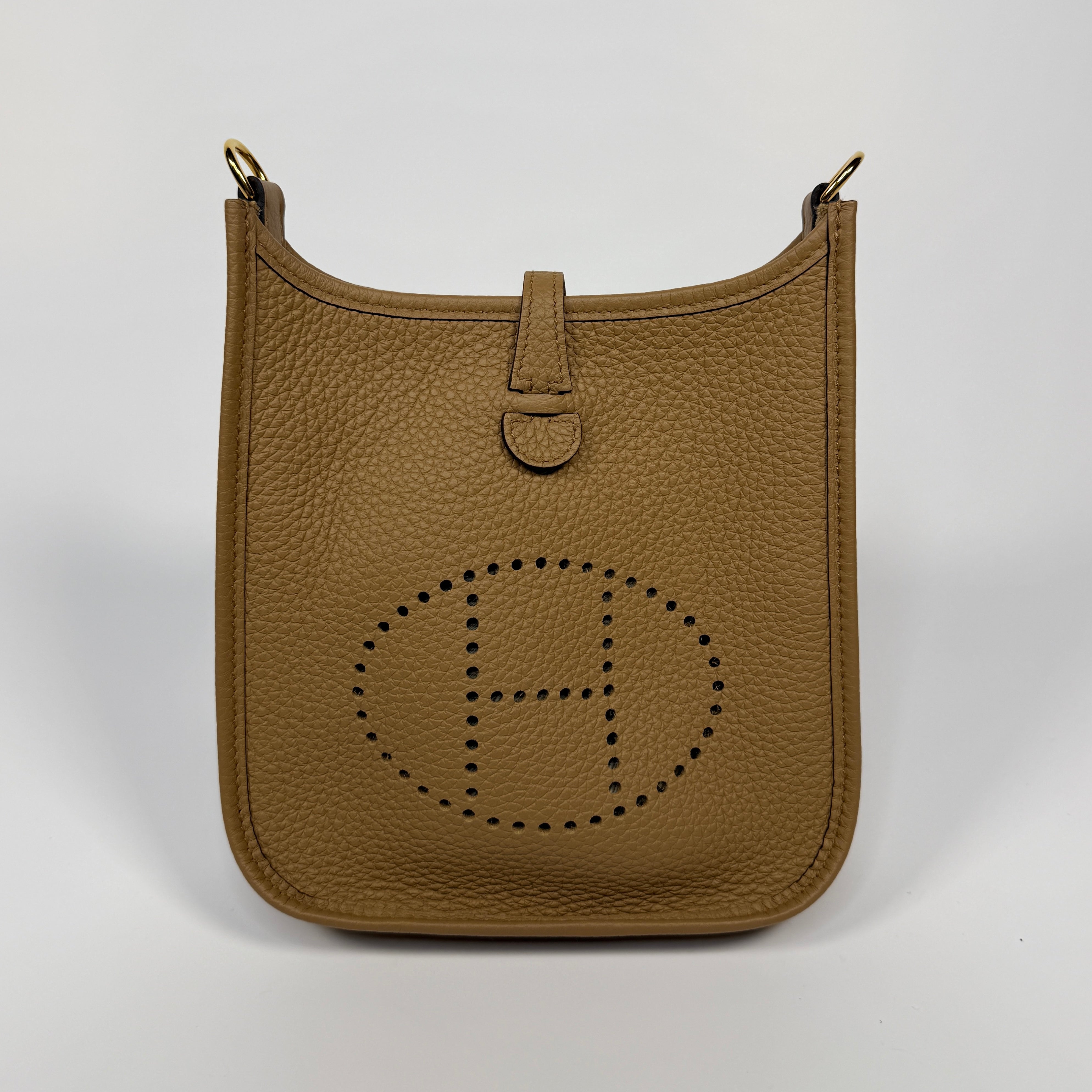 Hermès Evelyne TPM In Chai Clemence Leather With Gold Hardware. Authentic and preloved in excellent condition.