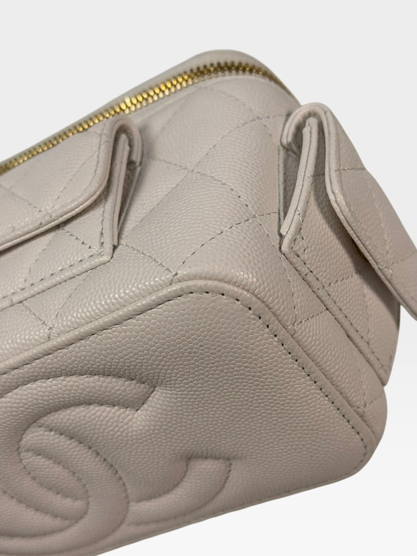 Chanel Vanity Top Handle Multi Pockets In White Caviar Leather With Gold Hardware. 100% authentic and preloved in excellent condition