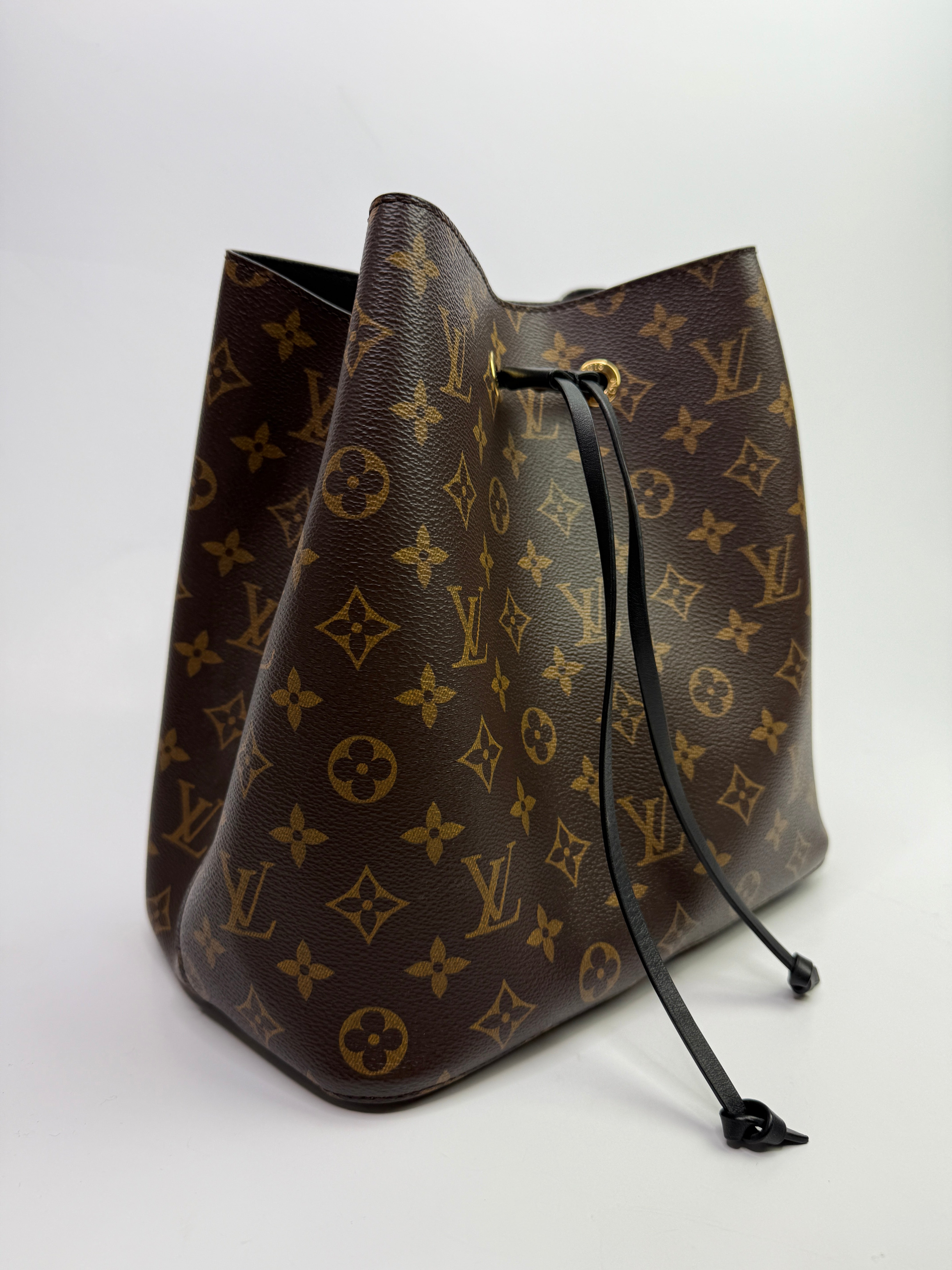 Louis Vuitton NéoNóe MM Bucket Bag