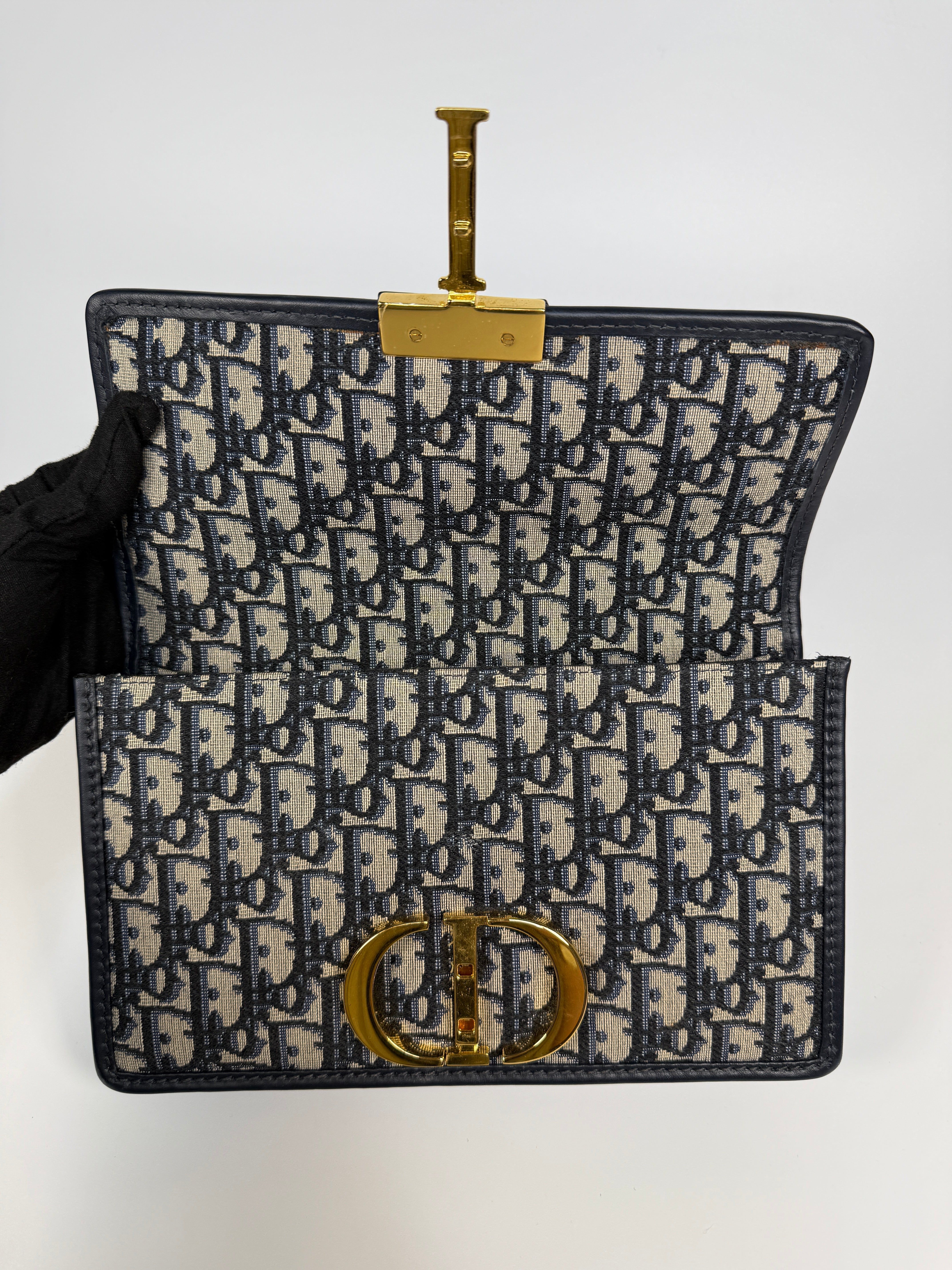 Christian Dior 30 Montaigne Bag Blue Oblique With Gold Hardware. Excellent condition. 100% Authenticity guarantee