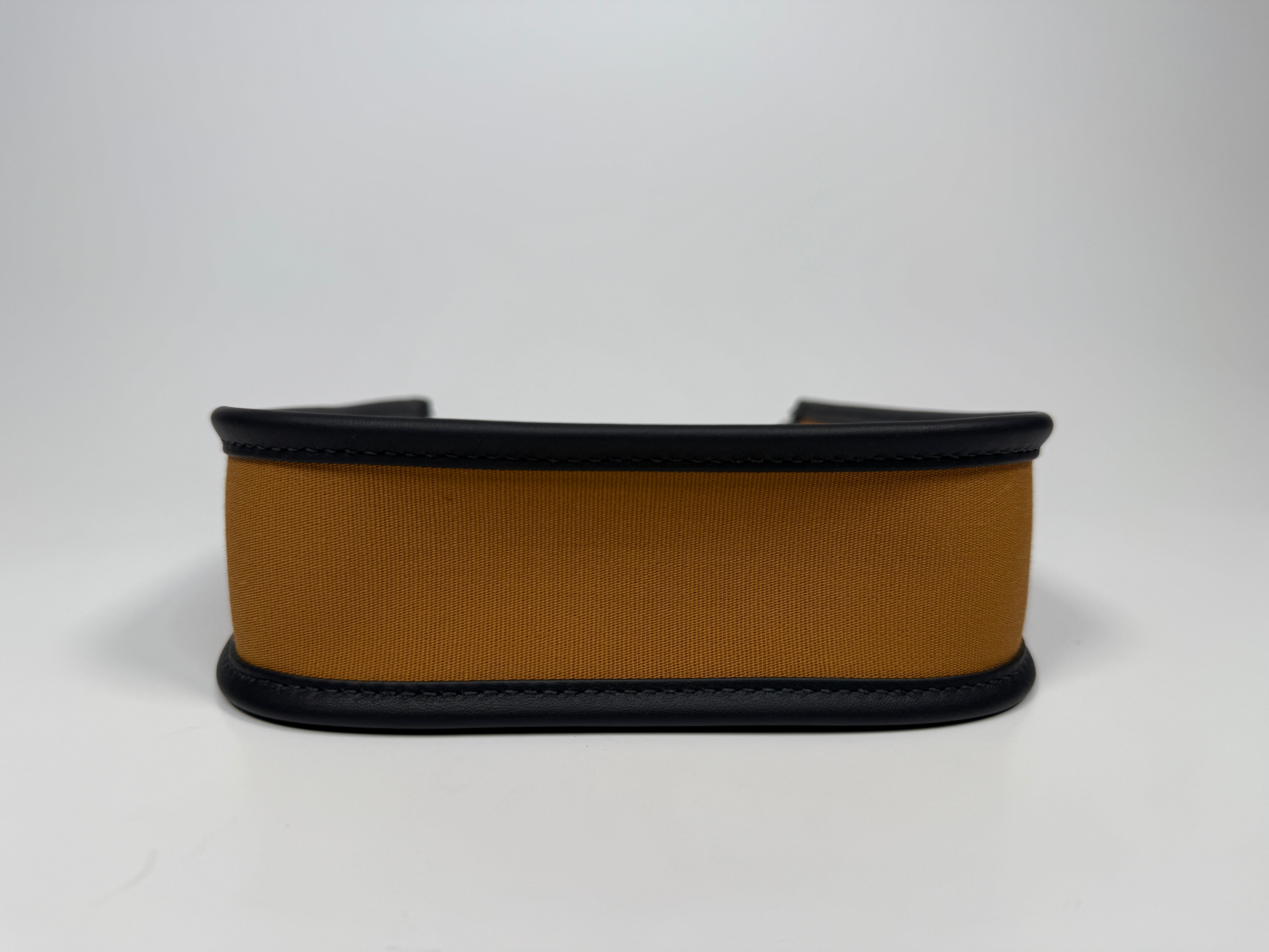 Hermès Evelyne TPM In Dune Cassis & Caban With Palladium hardware. Authentic and preloved. New condition.