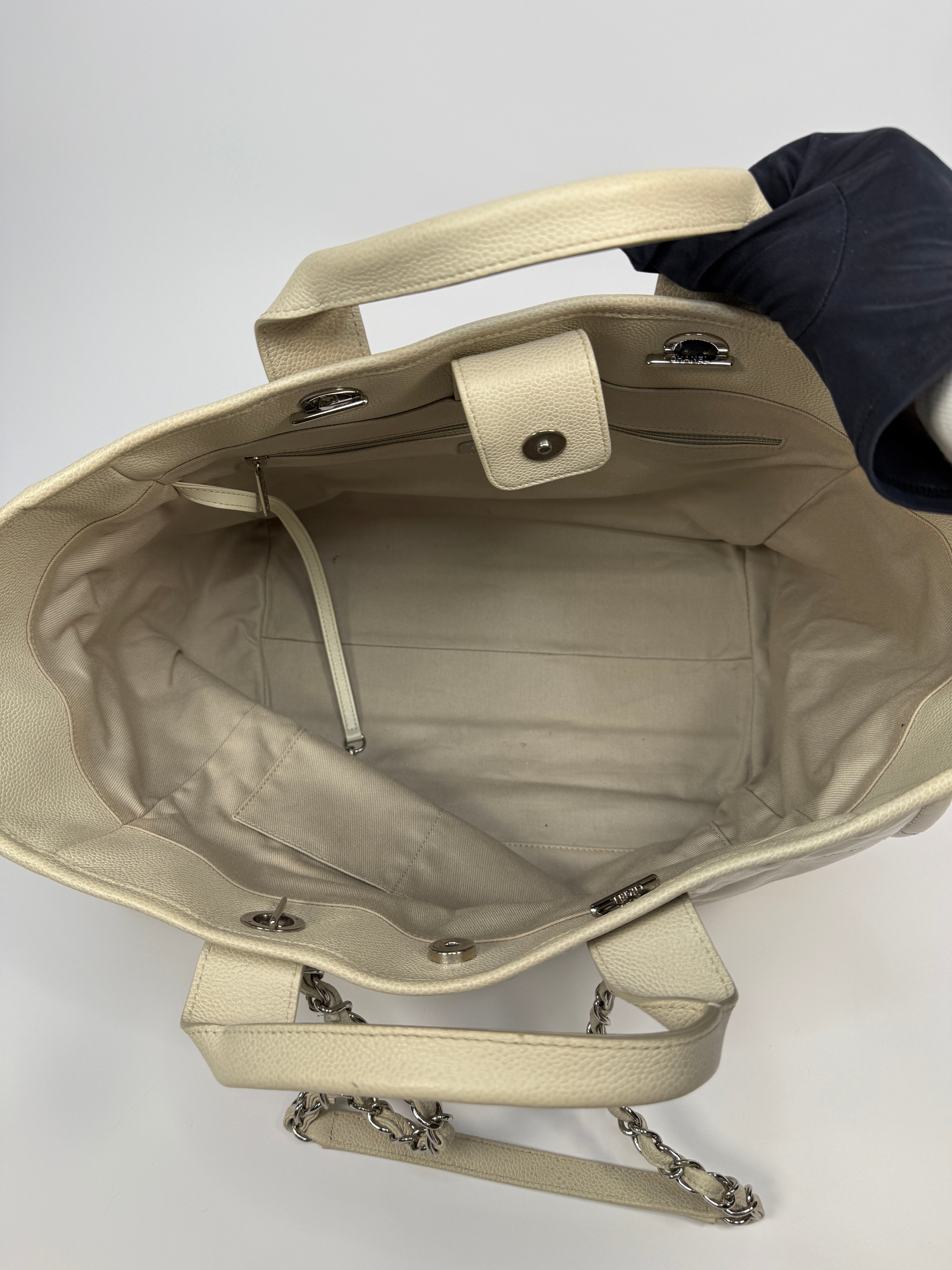 Chanel Deauville Tote Bag
Pre Loved & Authentic