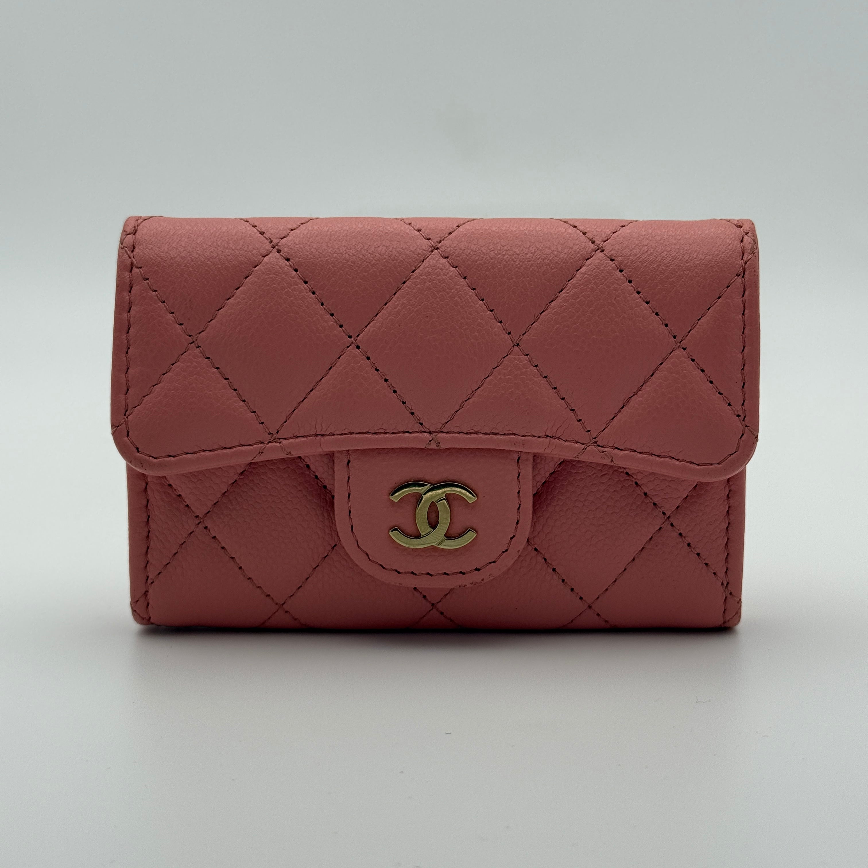 Authentic and preloved Chanel Classic Card Holder In Pink Caviar Leather With Gold Hardware. Excellent condition. 100% Authenticity guarantee
