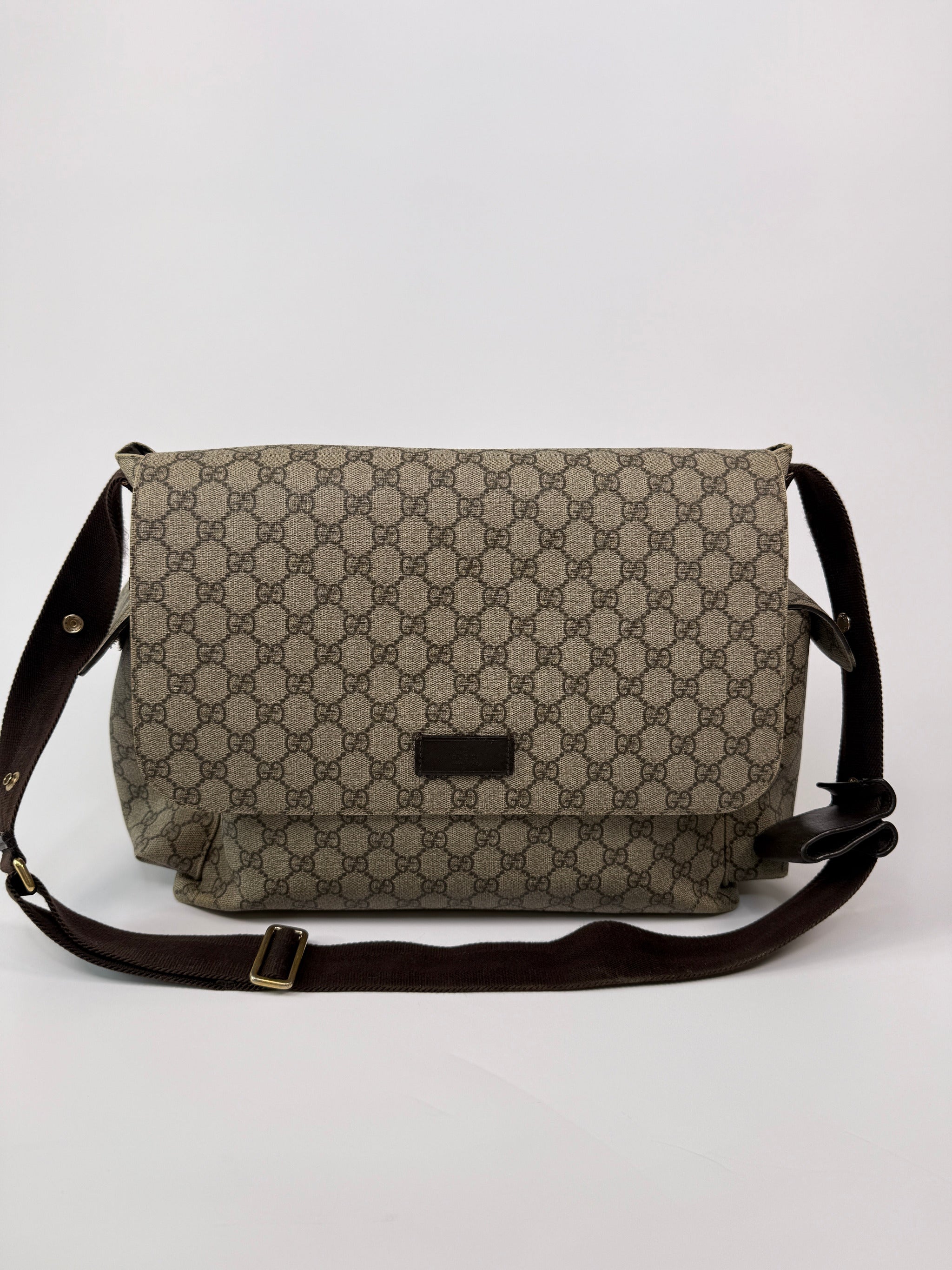 Gucci GG Supreme Medium Baby Changing Bag
Pre Loved & Authentic