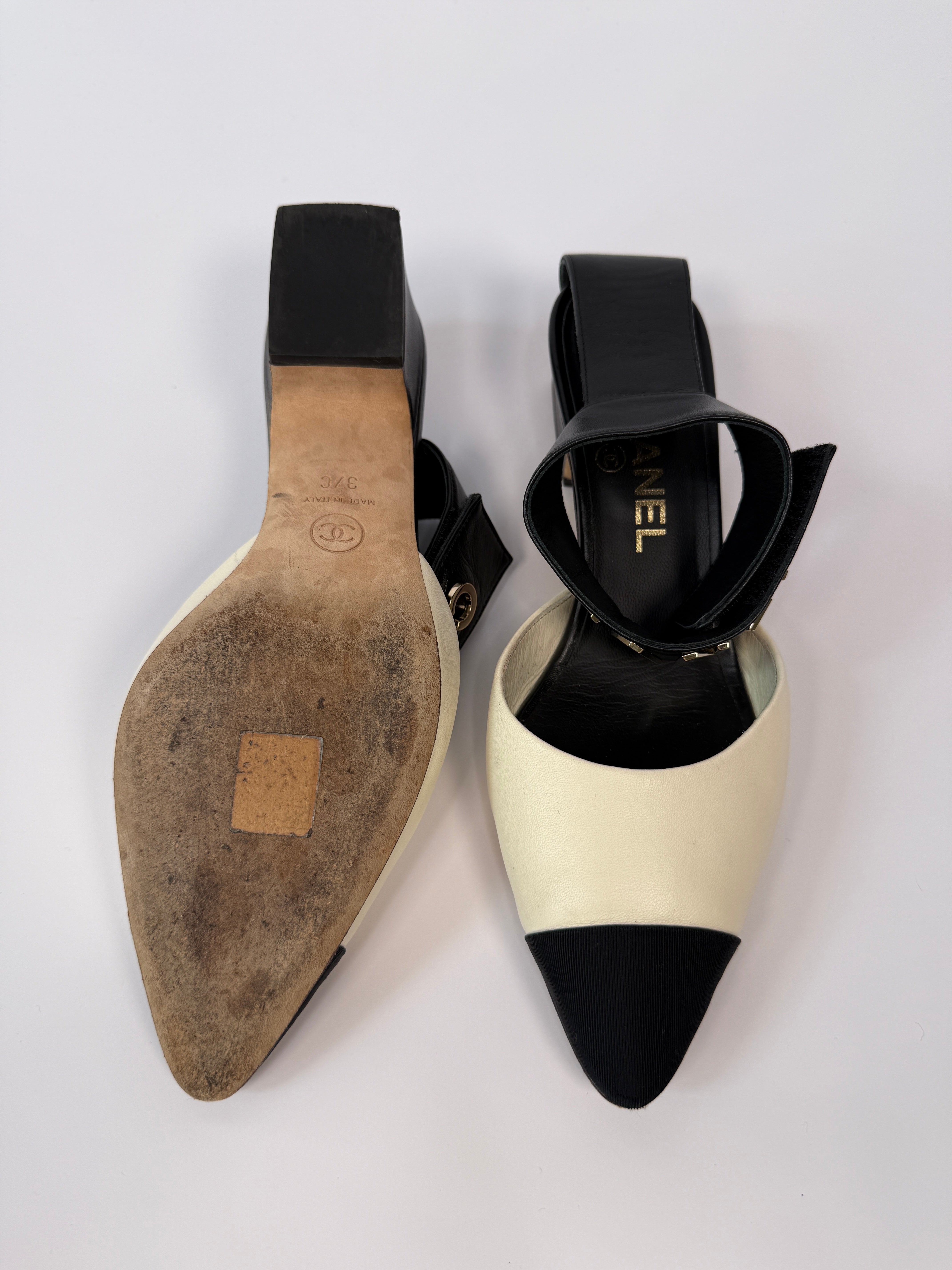 Chanel Two-Tone White & Black Kitten Heel Sandals (Size 37/UK4)