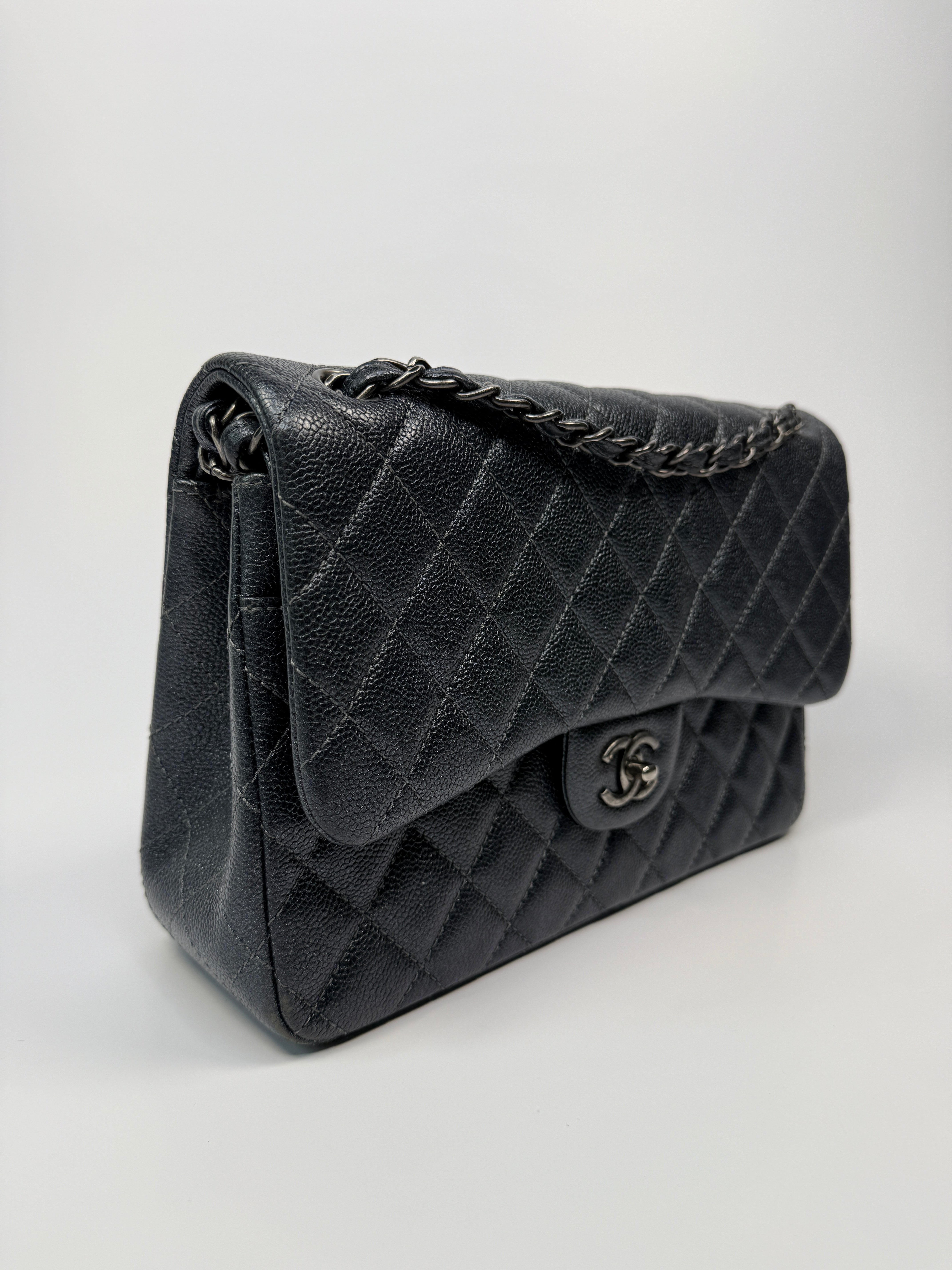 Chanel Jumbo Gunmetal Metallic Calfskin Leather With Ruthenium Hardware
Pre Loved & Authentic