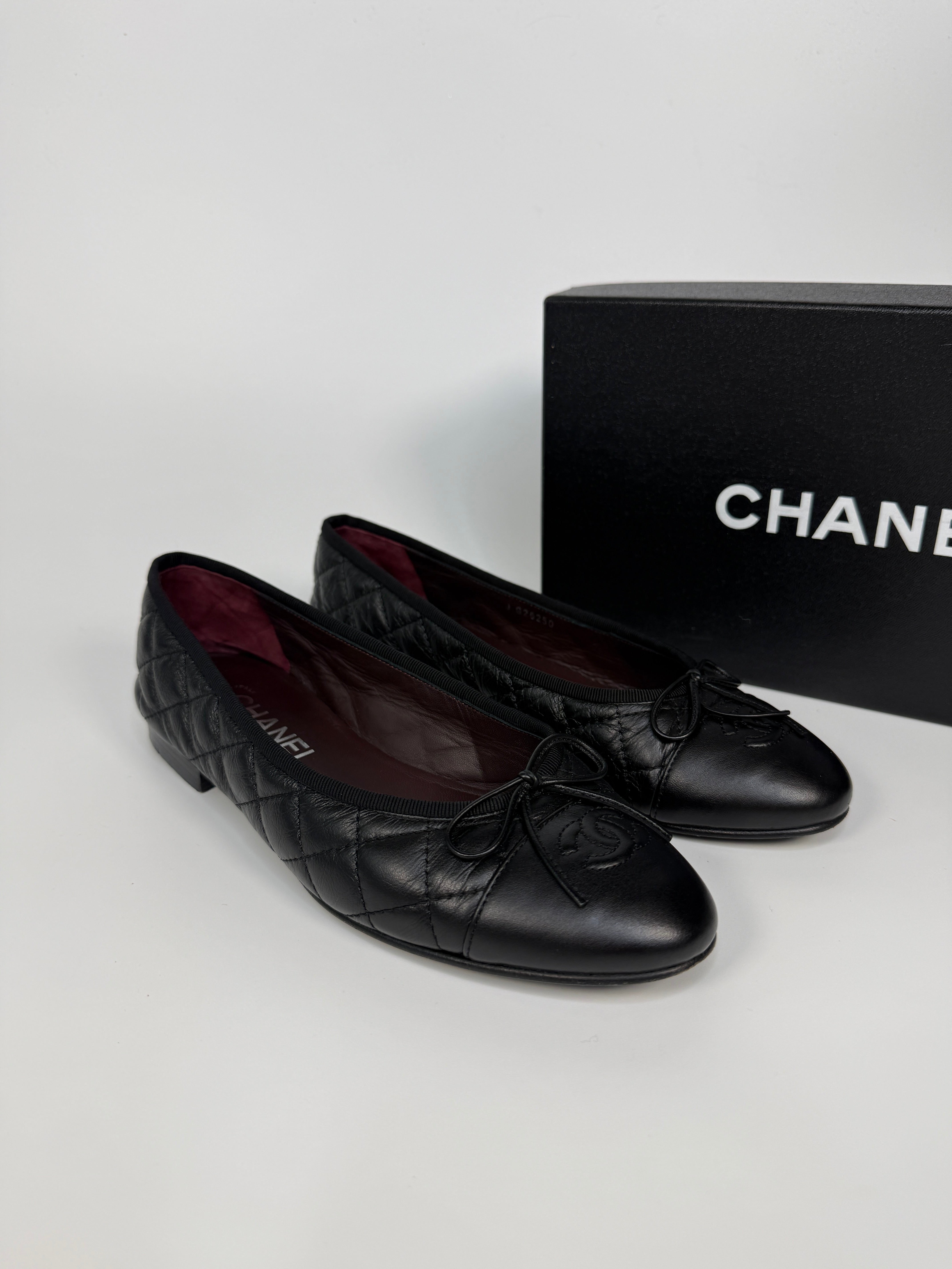 Authentic and preloved Chanel Ballet Pumps (Size 38/UK5) Very Good Condition. 100% Authenticity guarantee