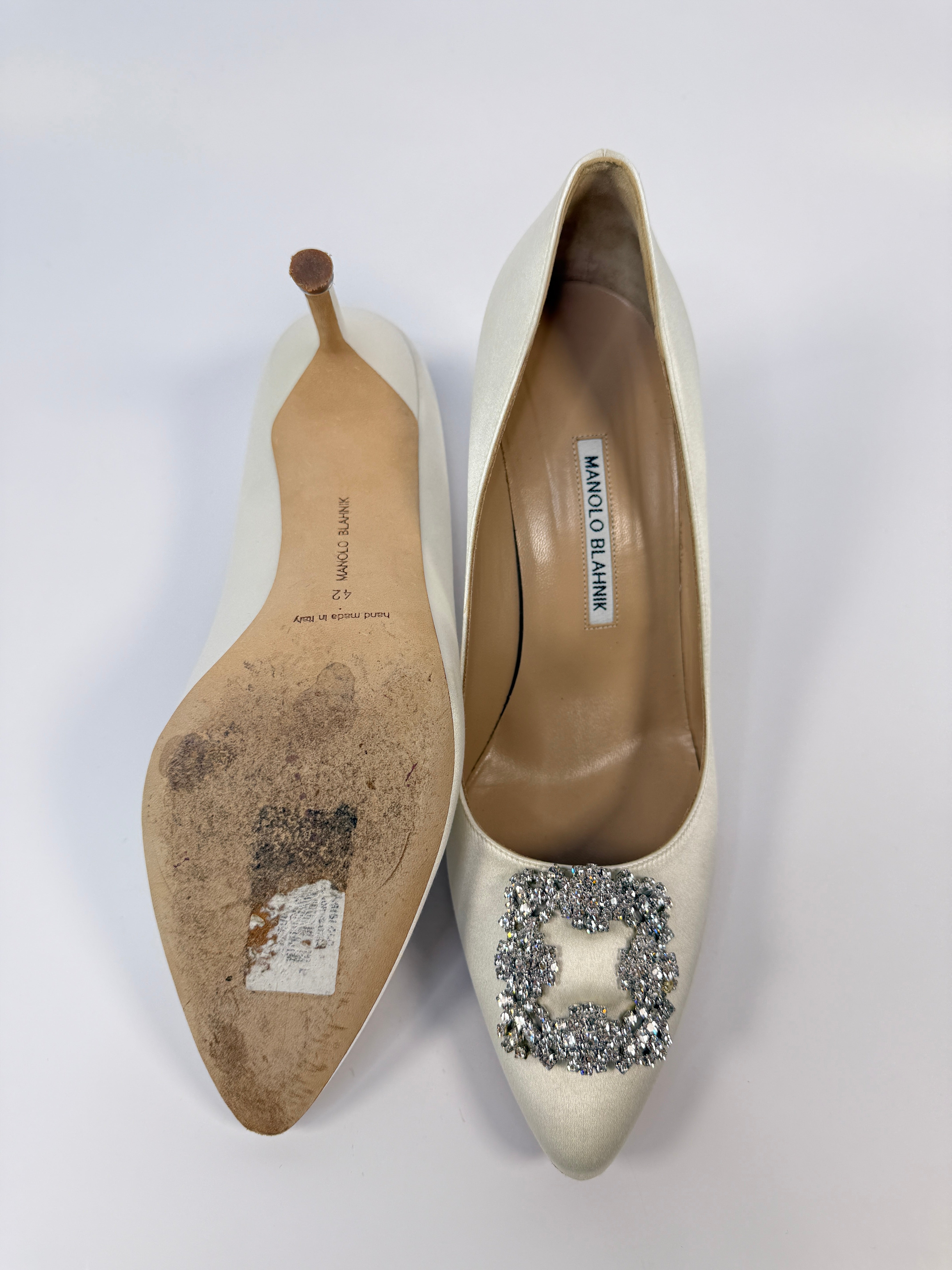 Manolo Blahnik Hangisi 90 Ivory Satin Pumps (Size 42/UK9)