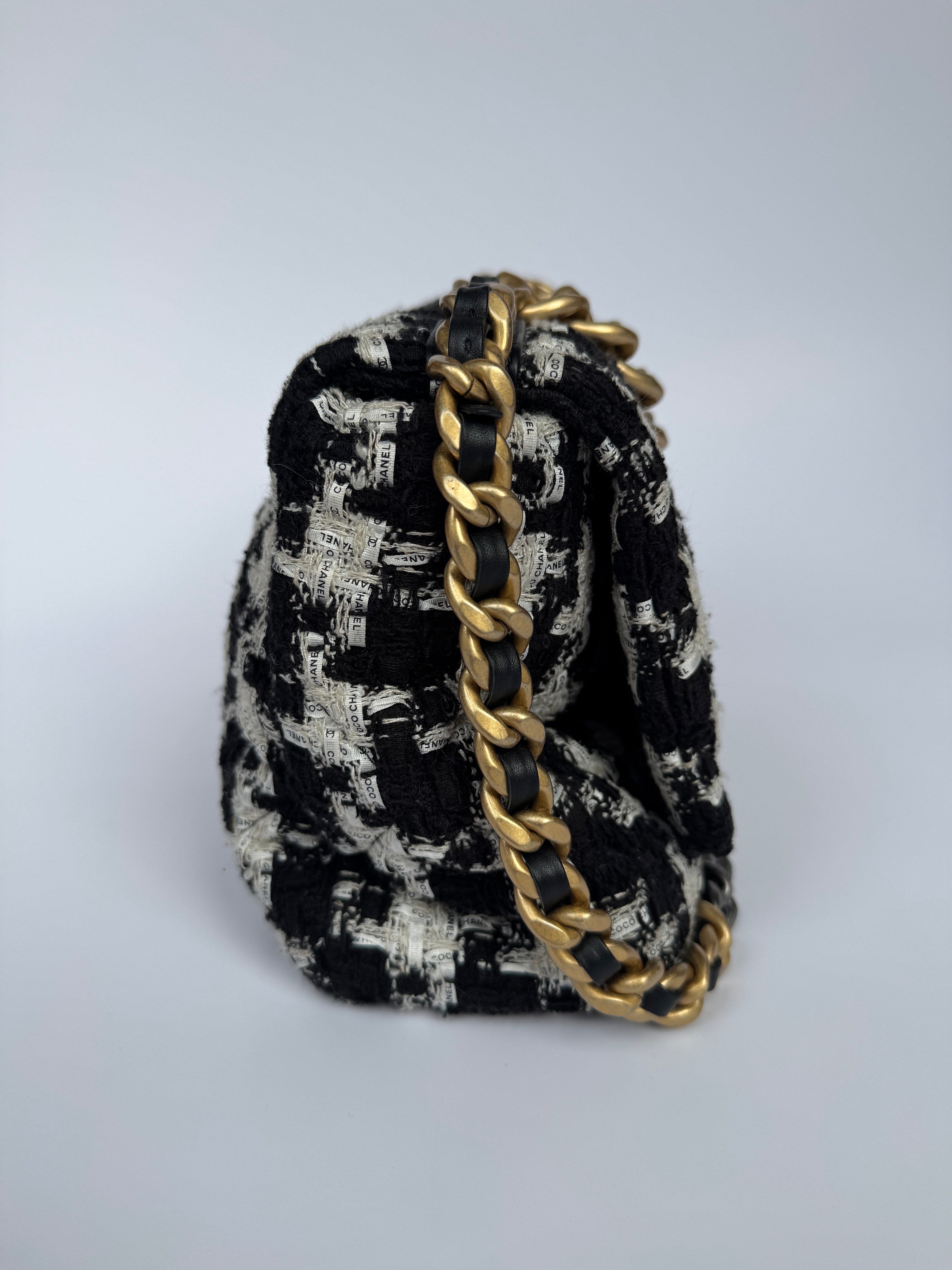 Chanel 19 Large In Houndstooth Tweed
Pre Loved & Authentic