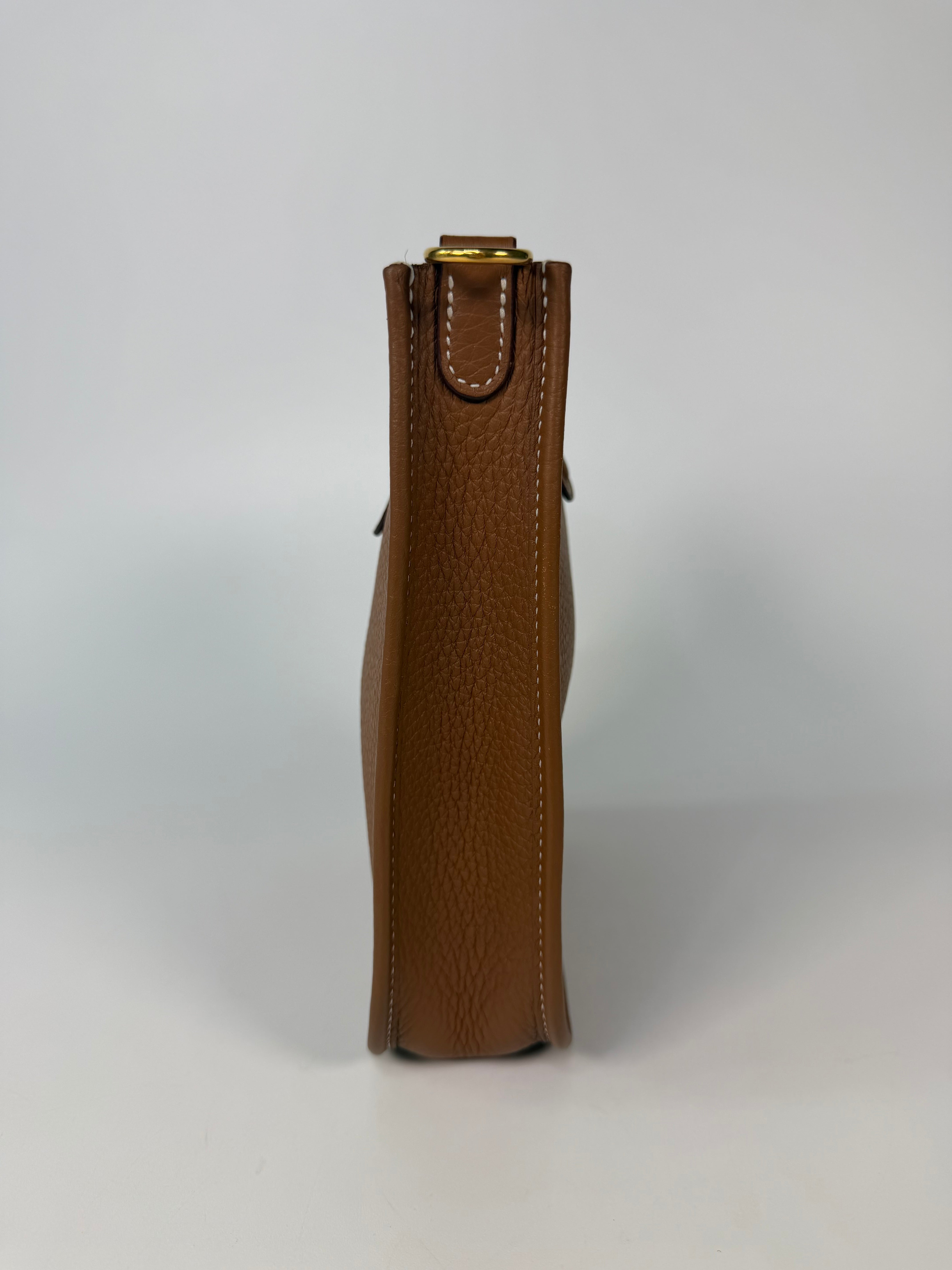 Hermès Evelyne TPM In Gold Clemence Leather With Gold Hardware In Very Good Condition 100% authentic and preloved