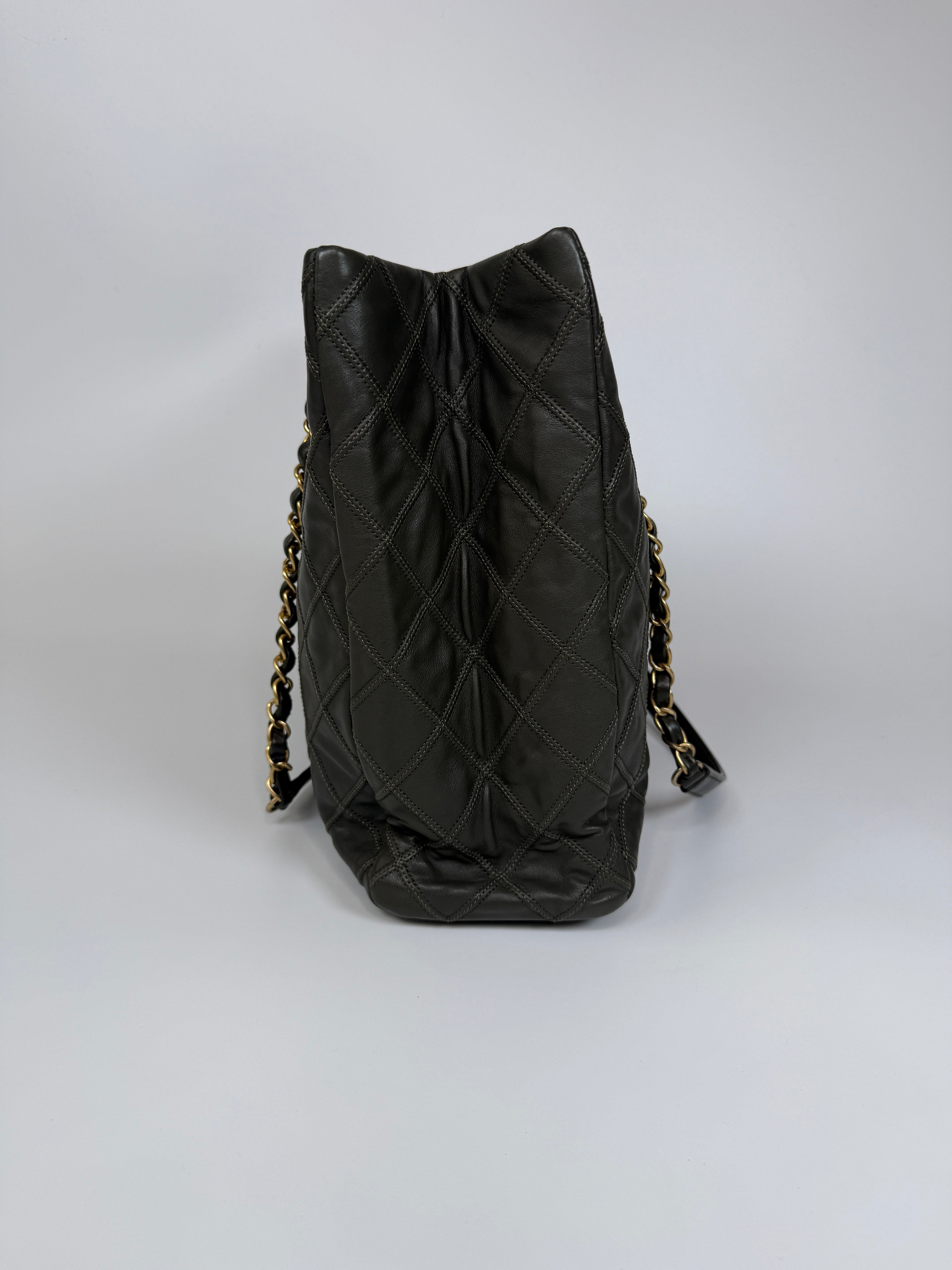 Authentic and preloved Chanel Dark Green Lambskin Leather Tote Bag With Gold Hardware very good condition. 100% Authenticity Guarantee