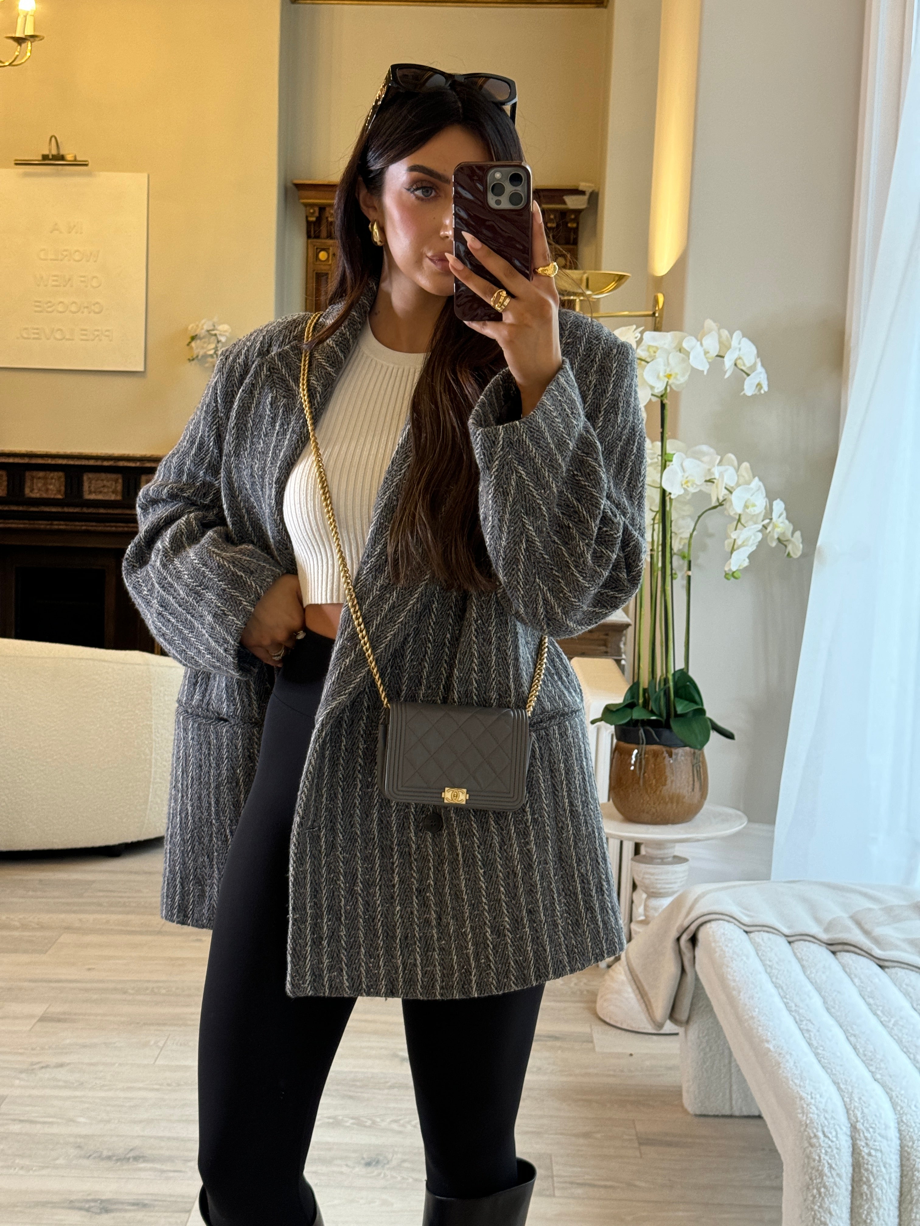 Chanel Boy Square Wallet On Chain In Grey Caviar Gold Hardware
Pre Loved & Authentic