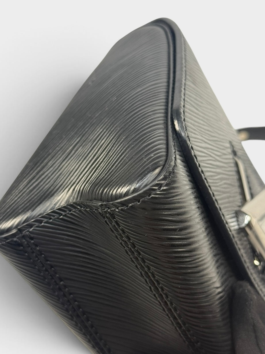 Louis Vuitton Twist PM Shoulder Bag In Black Epi Leather With Silver Hardware. 100% authentic and pre loved in excellent condition.